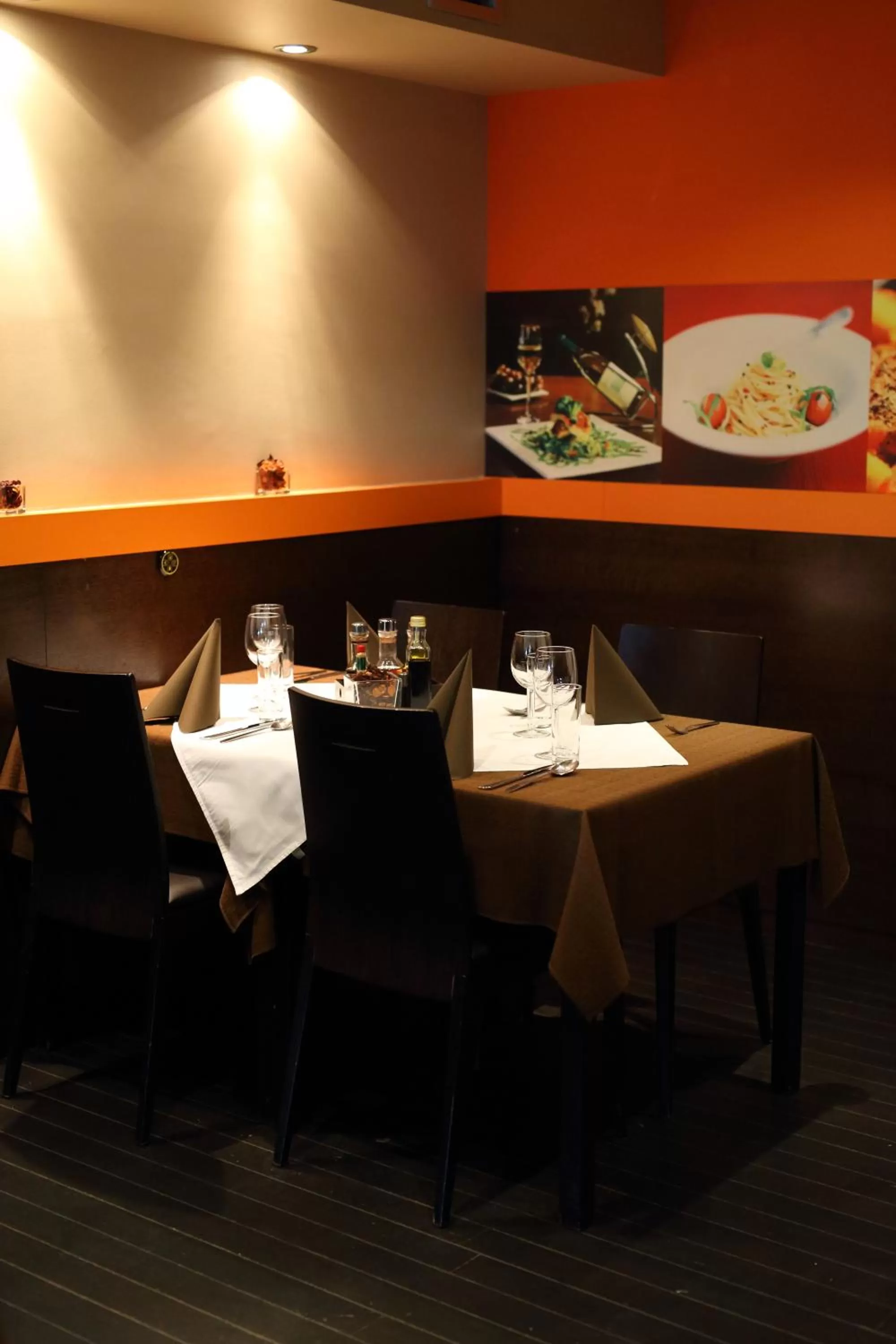 Restaurant/places to eat in Hotel Pomaranča