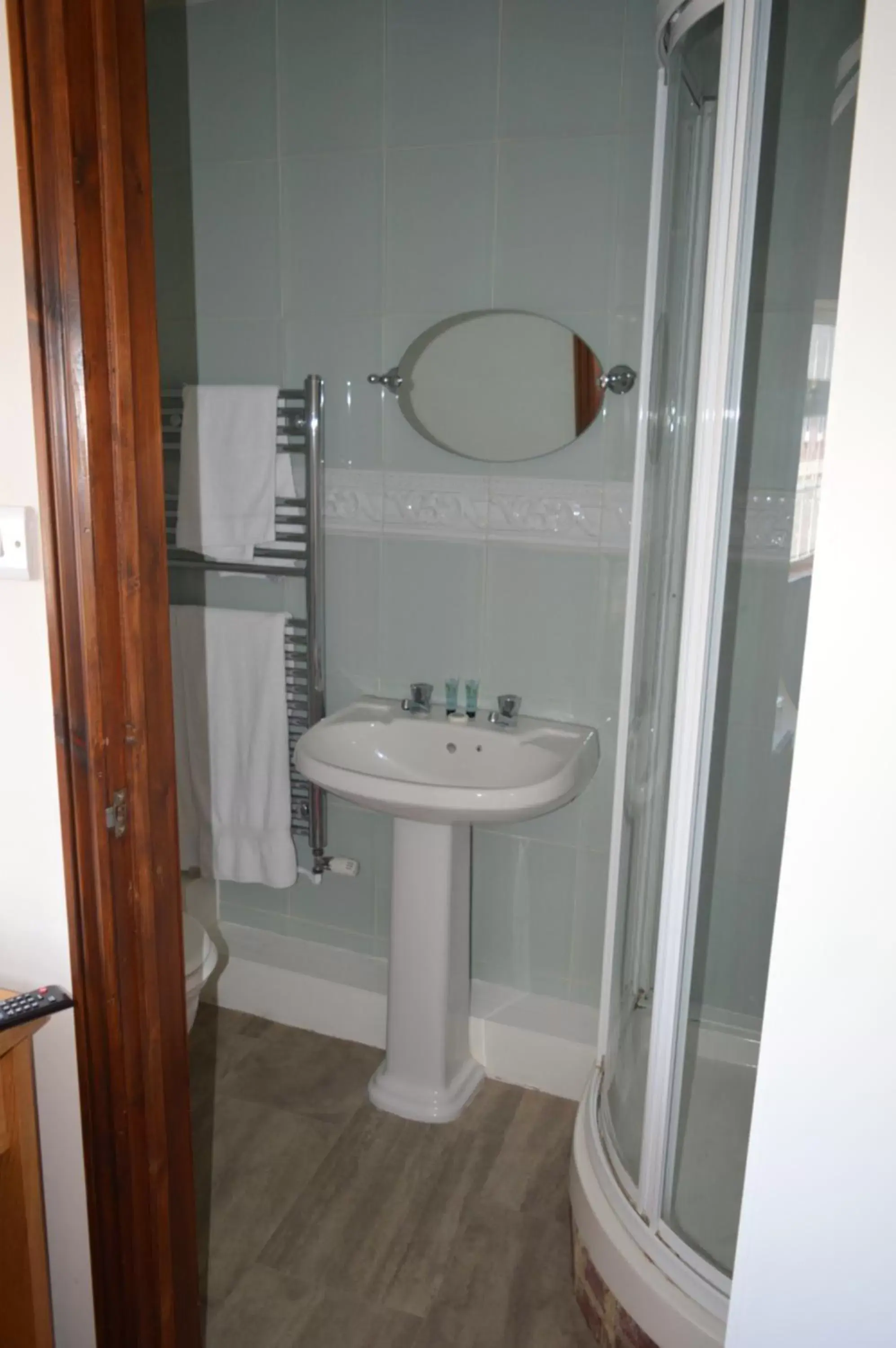 Twin Room in The Ilchester Arms Hotel, Ilchester Somerset Twin Room in The Ilchester Arms Hotel, Ilchester Somerset