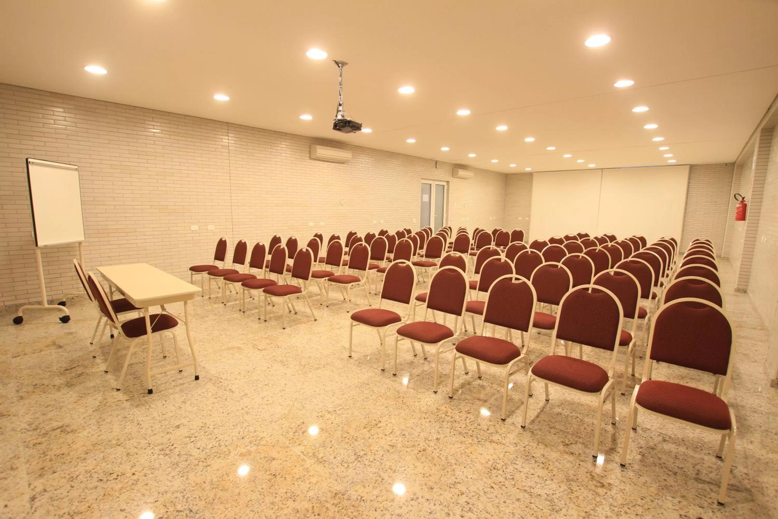Meeting/conference room in Hotel Confiance Centro Cívico