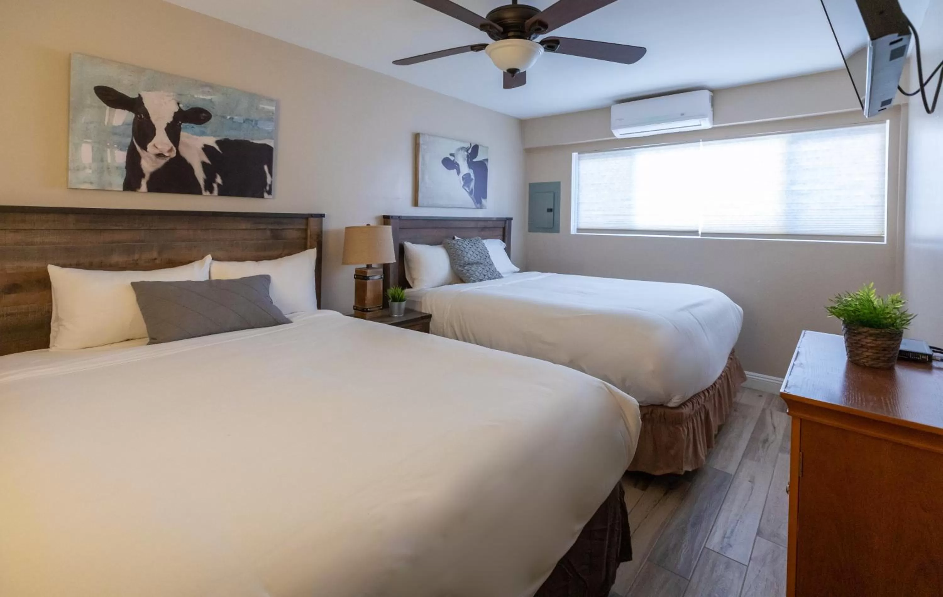 Bedroom, Bed in Apple Tree Inn