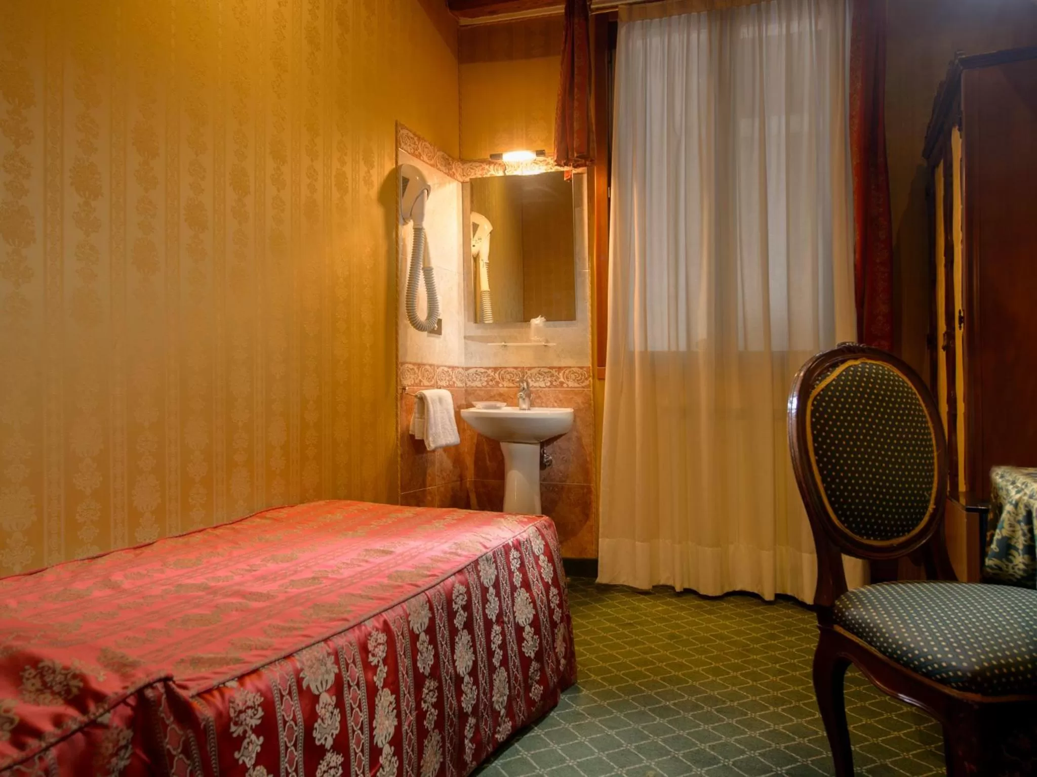 Photo of the whole room, Bed in Centauro Hotel