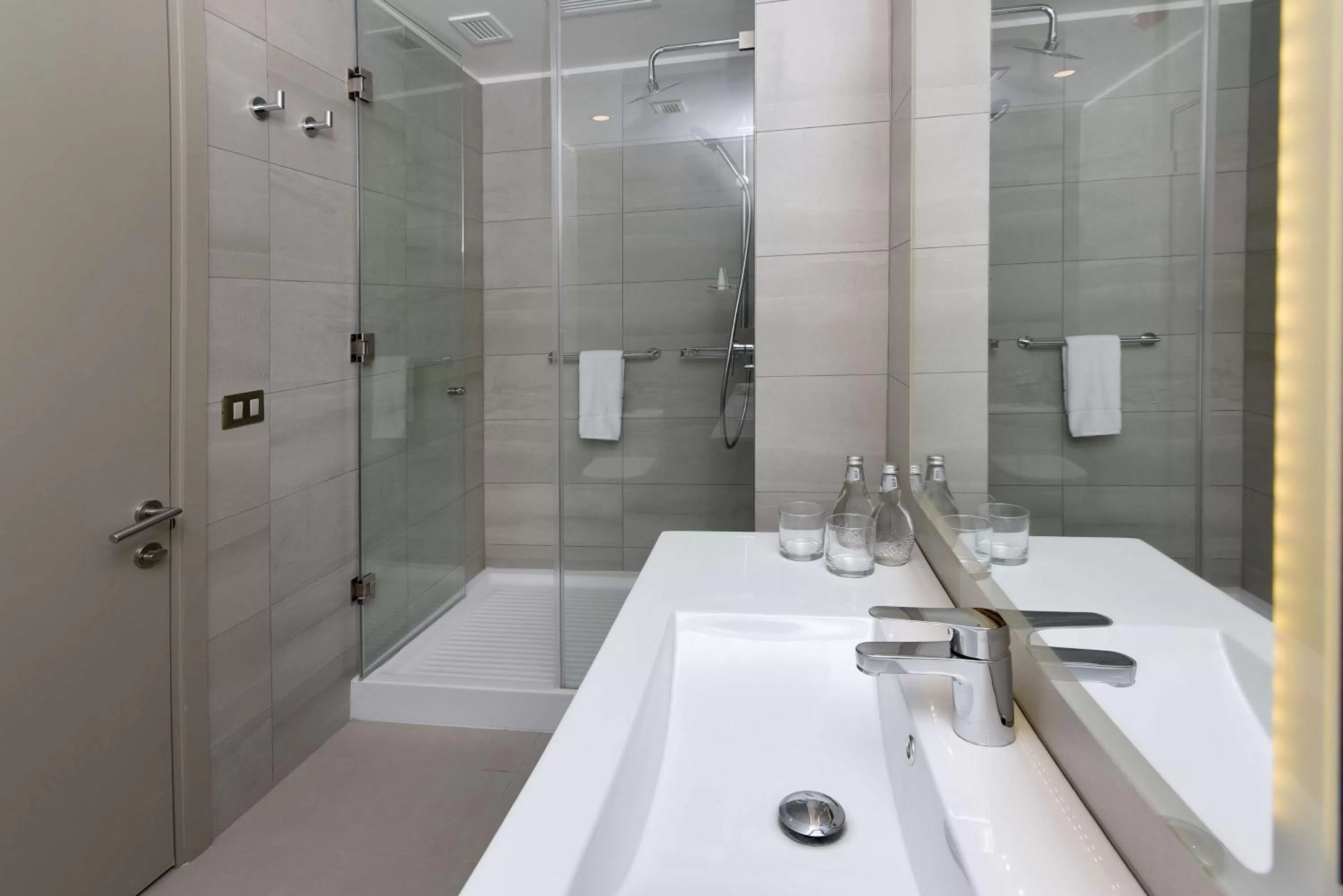 Bathroom in Best Western Ferrat