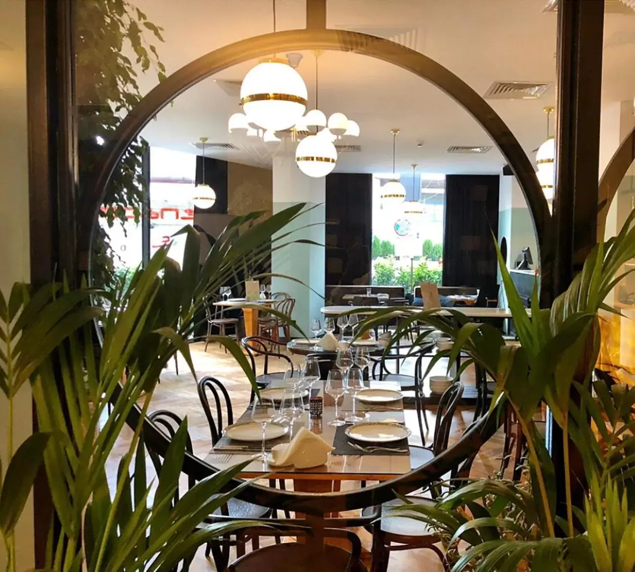 Restaurant/Places to Eat in Europe Hotel Restaurant/Places to Eat in Europe Hotel