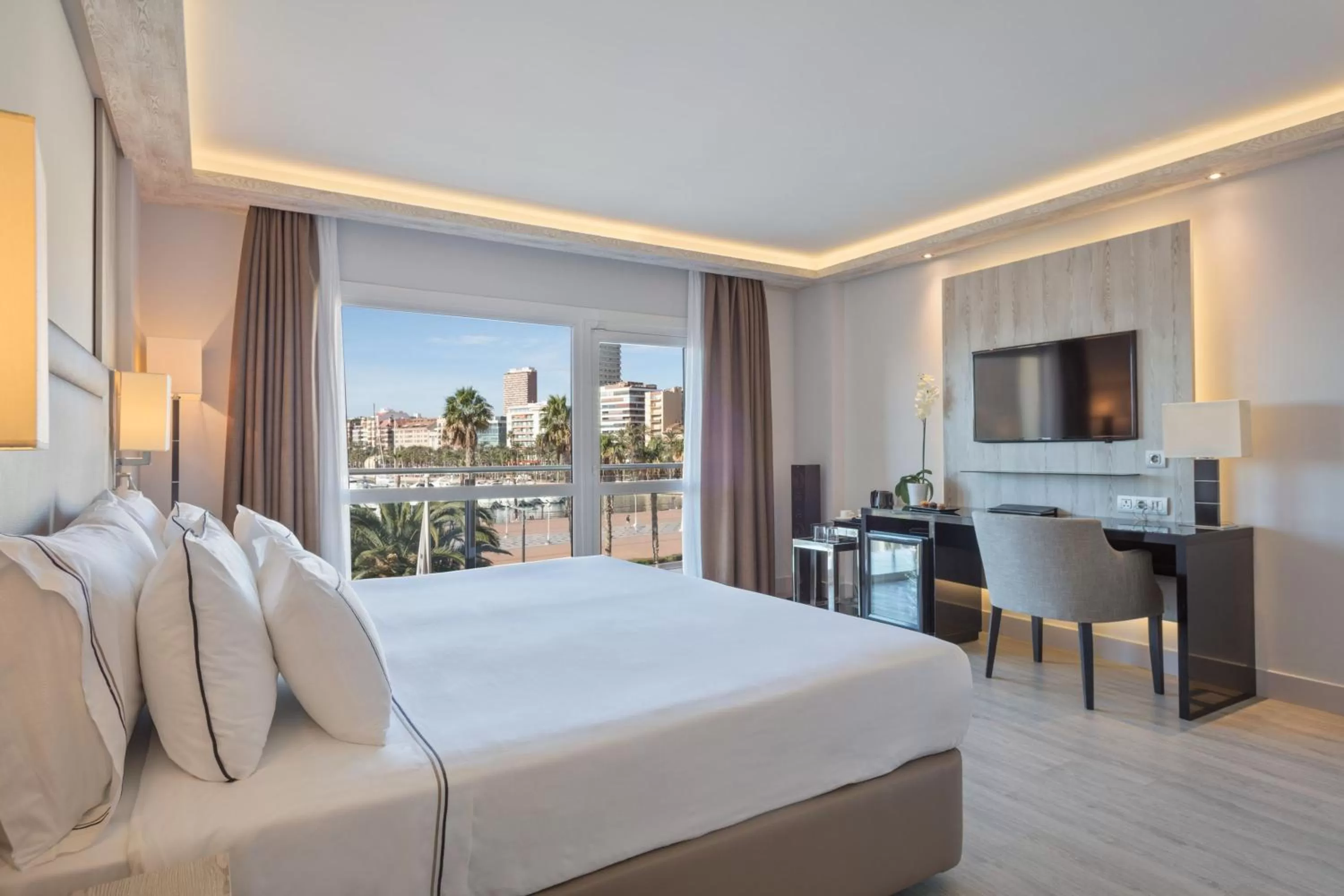 Day, Bed in Melia Alicante