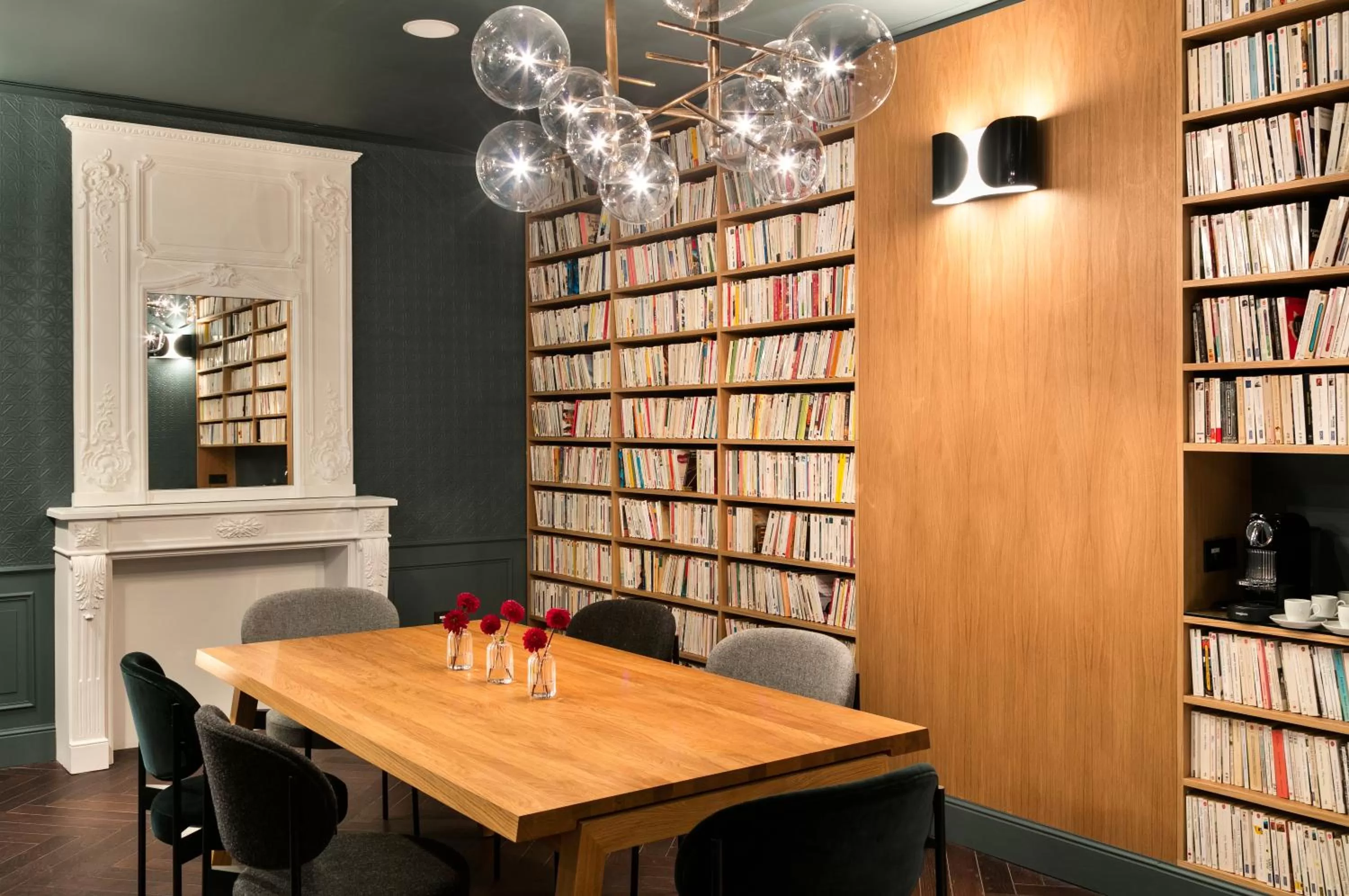 Library in Hôtel Square Louvois