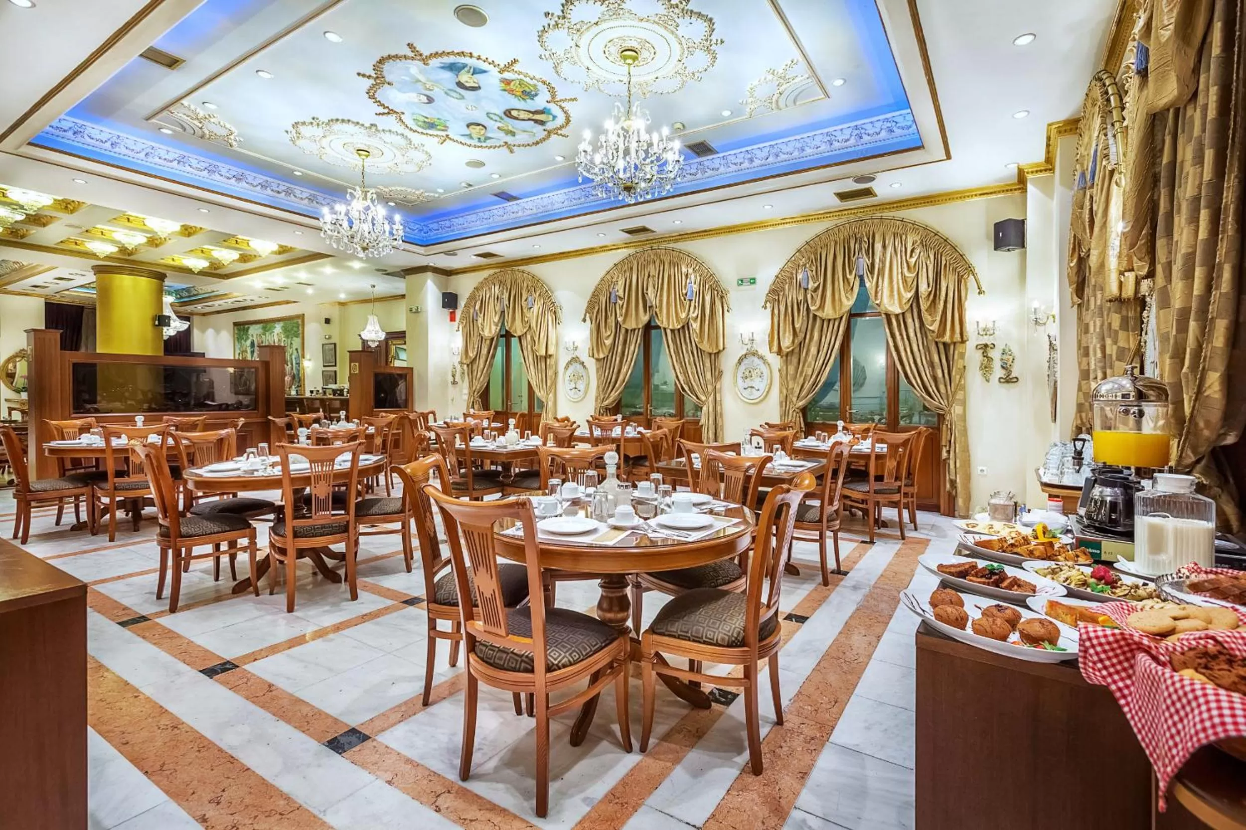 Restaurant/places to eat in Imperial Palace Classical Hotel Thessaloniki
