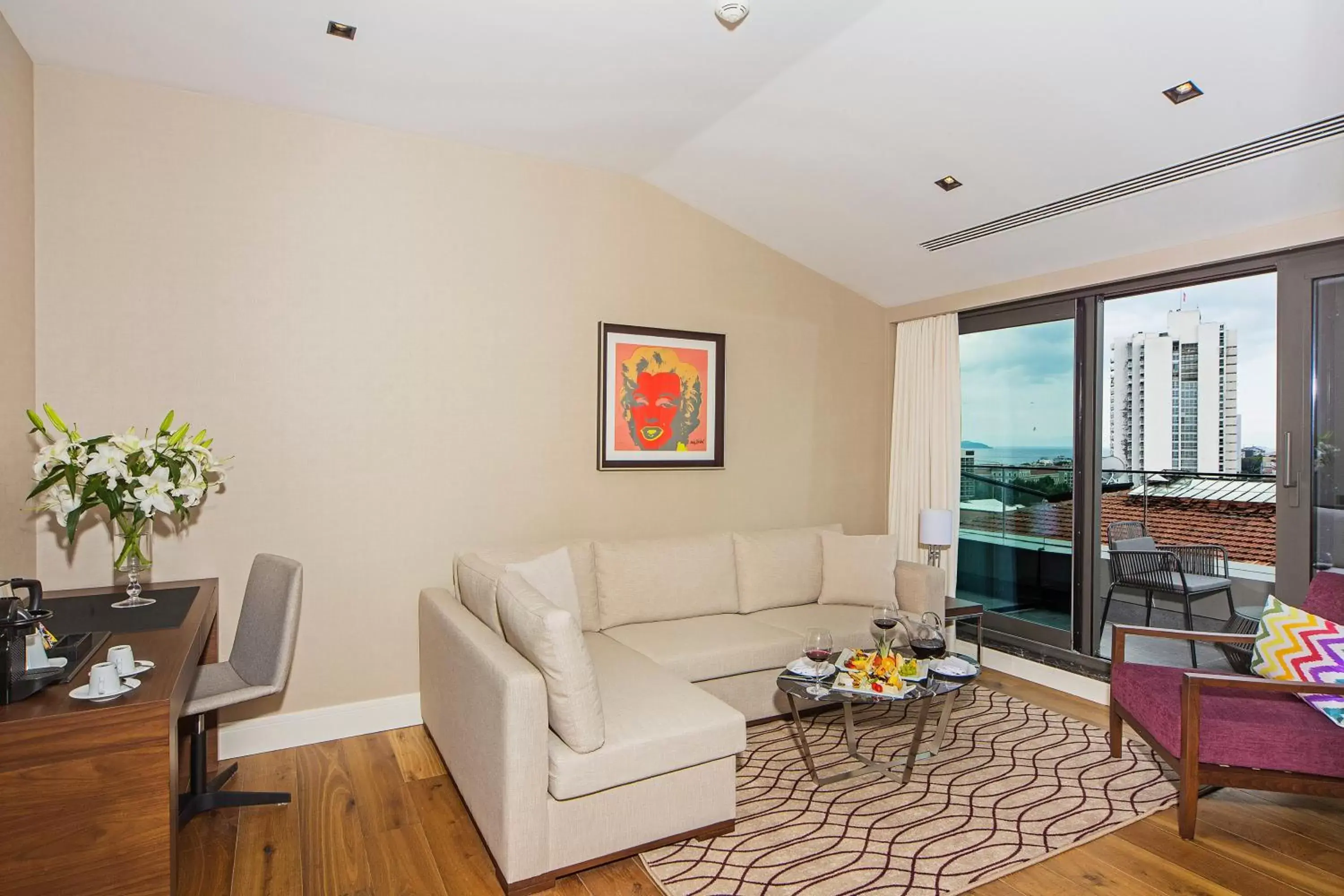 Golden Horn Suite with Bosphorus View in Arts Hotel Harbiye - Special Class Golden Horn Suite with Bosphorus View in Arts Hotel Harbiye - Special Class