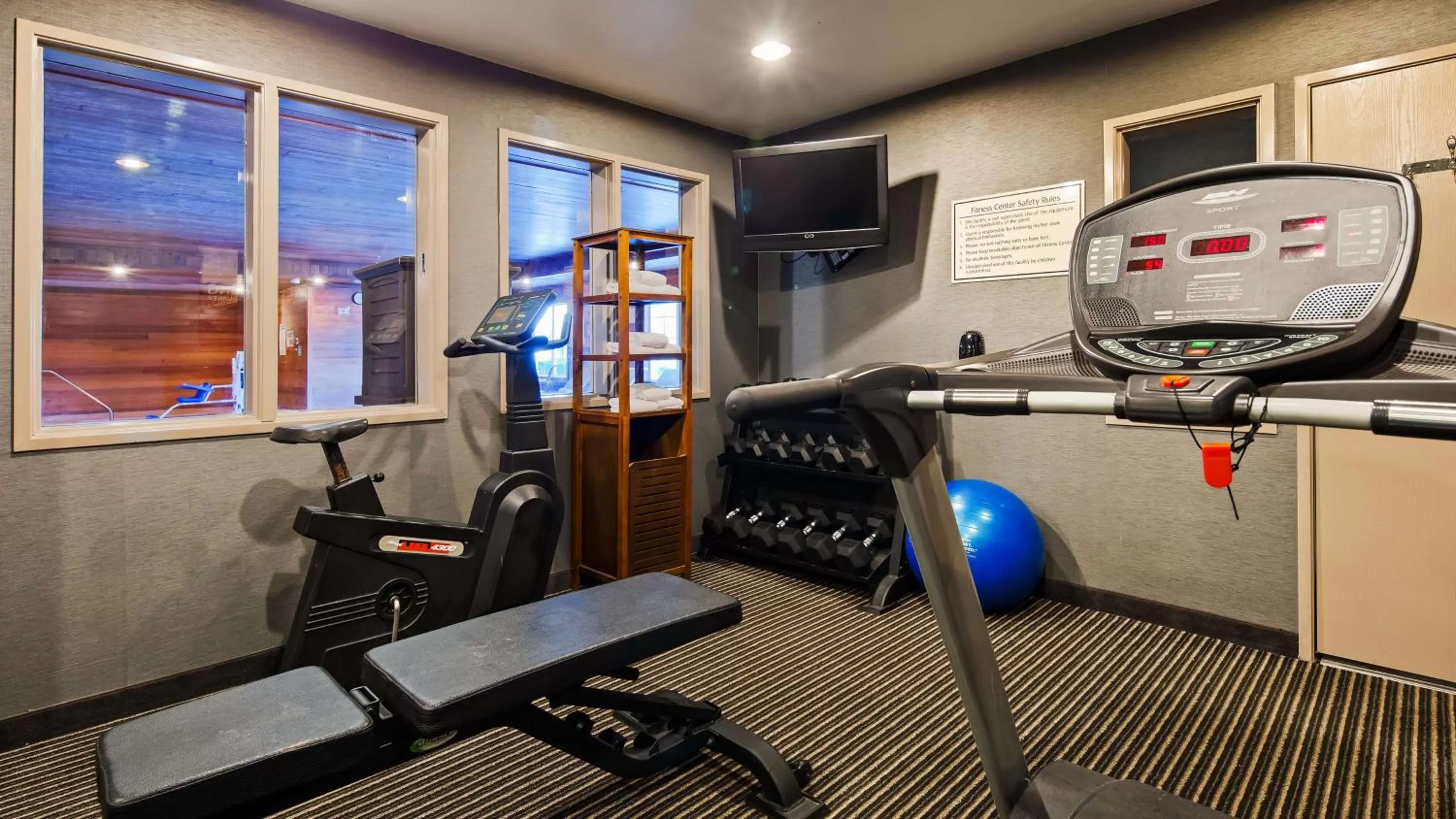 Fitness centre/facilities in Best Western Plus Rama Inn & Suites