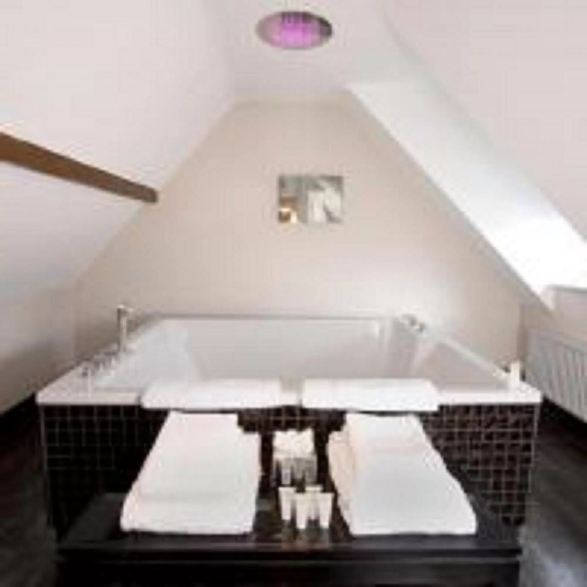 Bathroom, Bed in The Inn On The Green