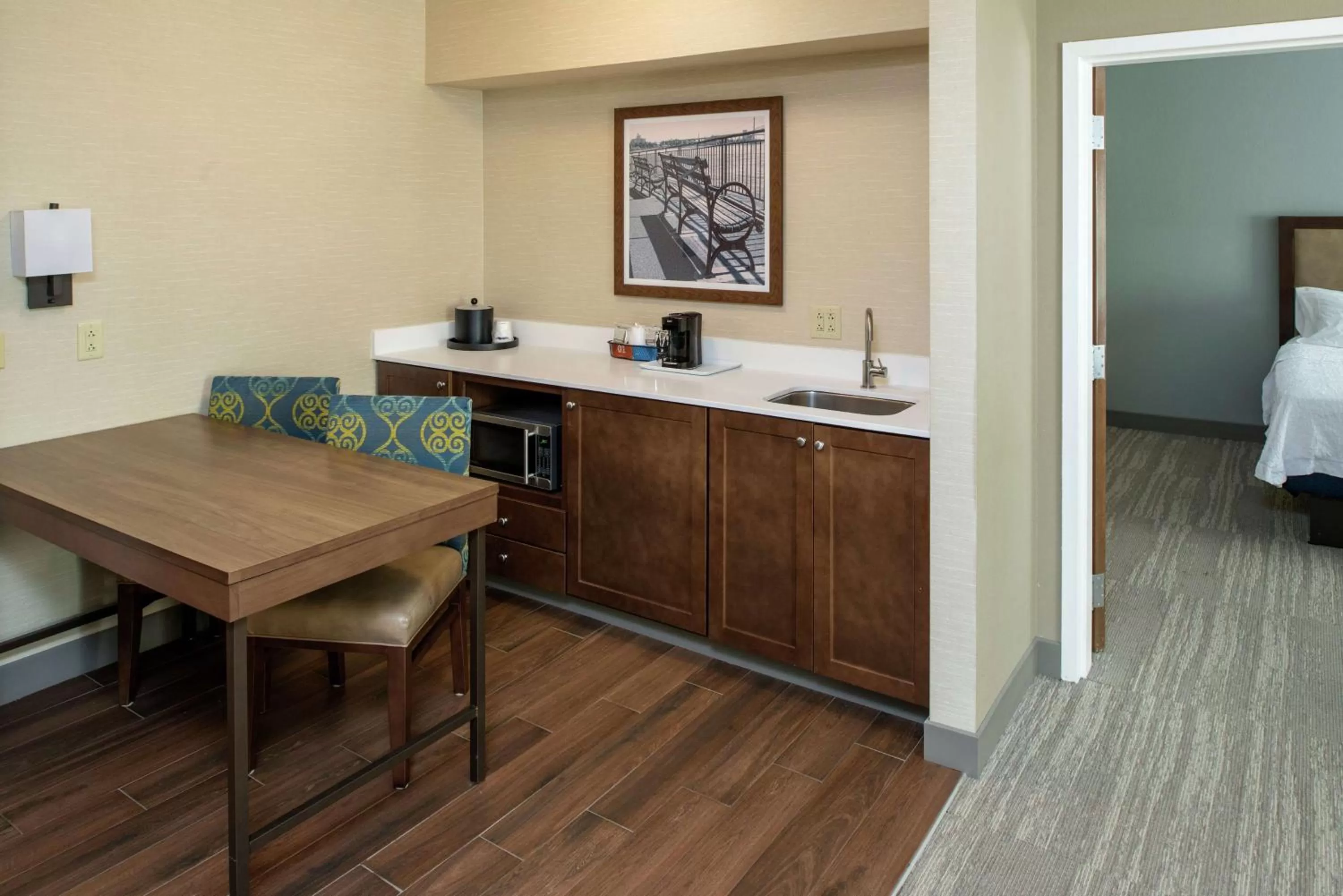 Kitchen or kitchenette, Bed in Hampton Inn & Suites Binghamton/Vestal