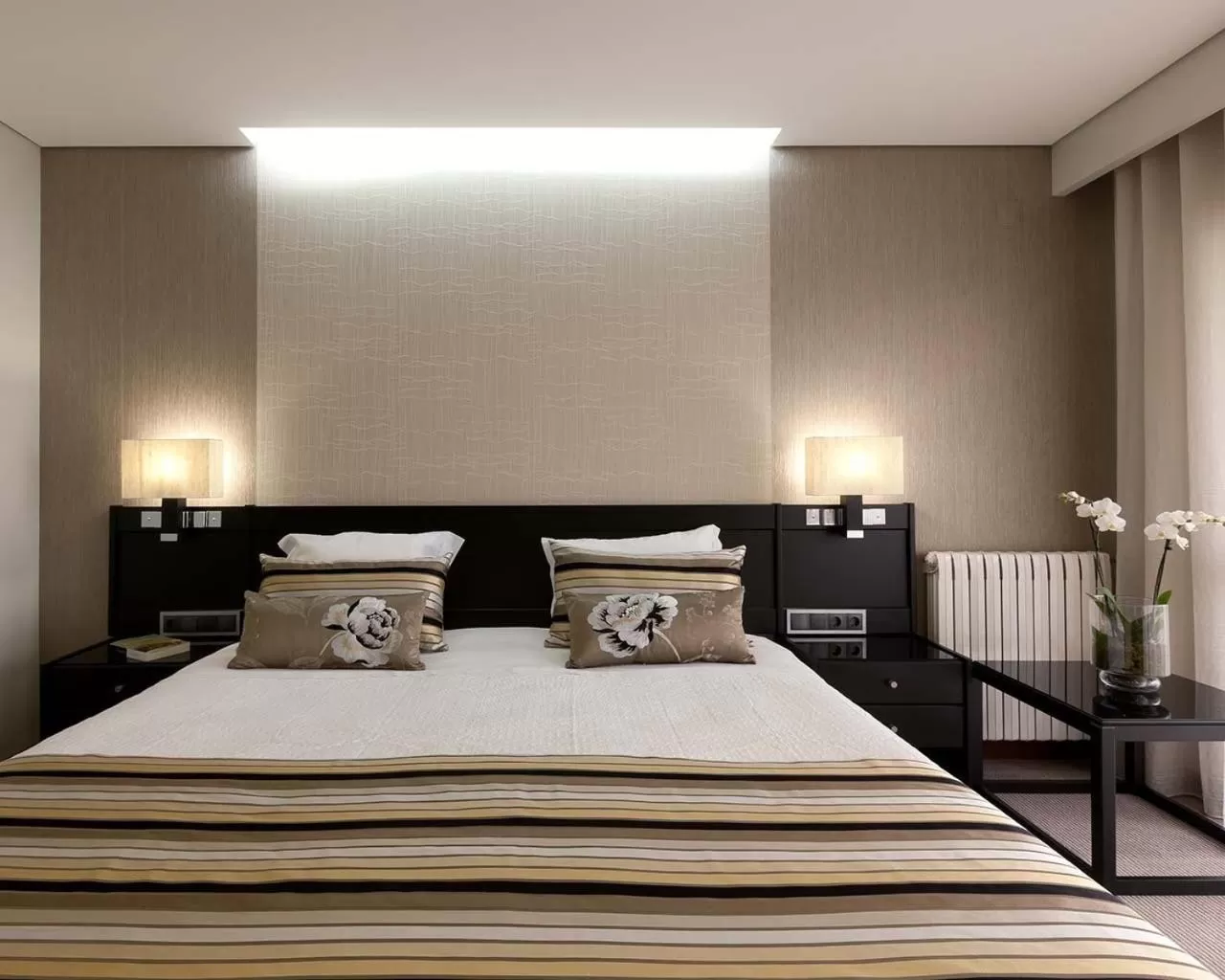 Bedroom, Bed in Cardal Hotel