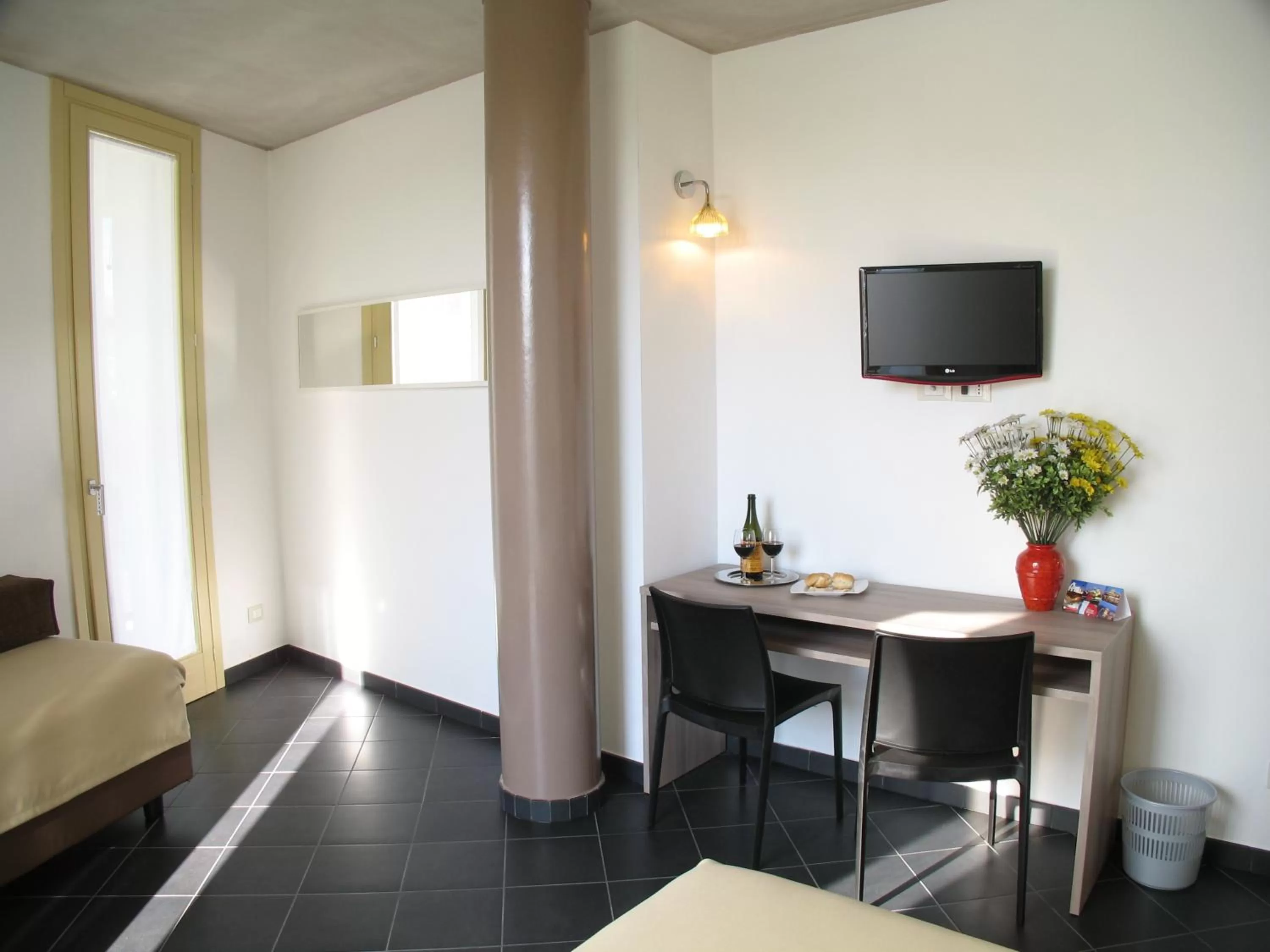 TV and multimedia, Bed in 6 Porte Guesthouse