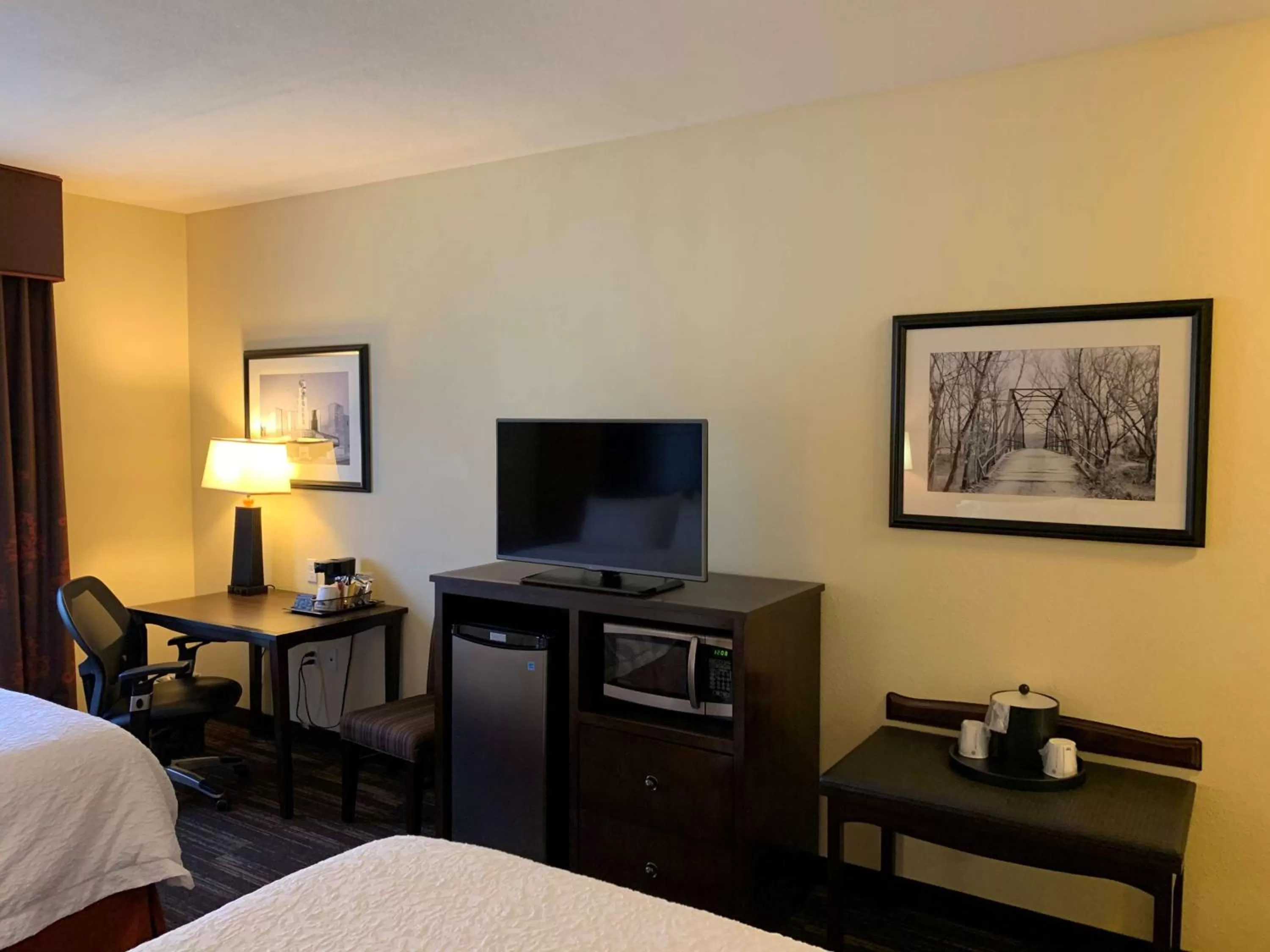 Bedroom, Bed in Hampton Inn Poplar Bluff