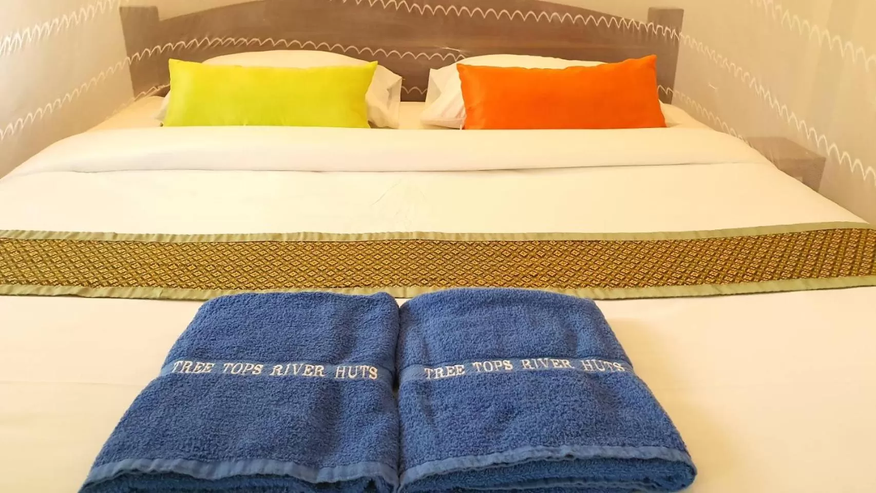 Photo of the whole room, Bed in Tree Tops River Huts