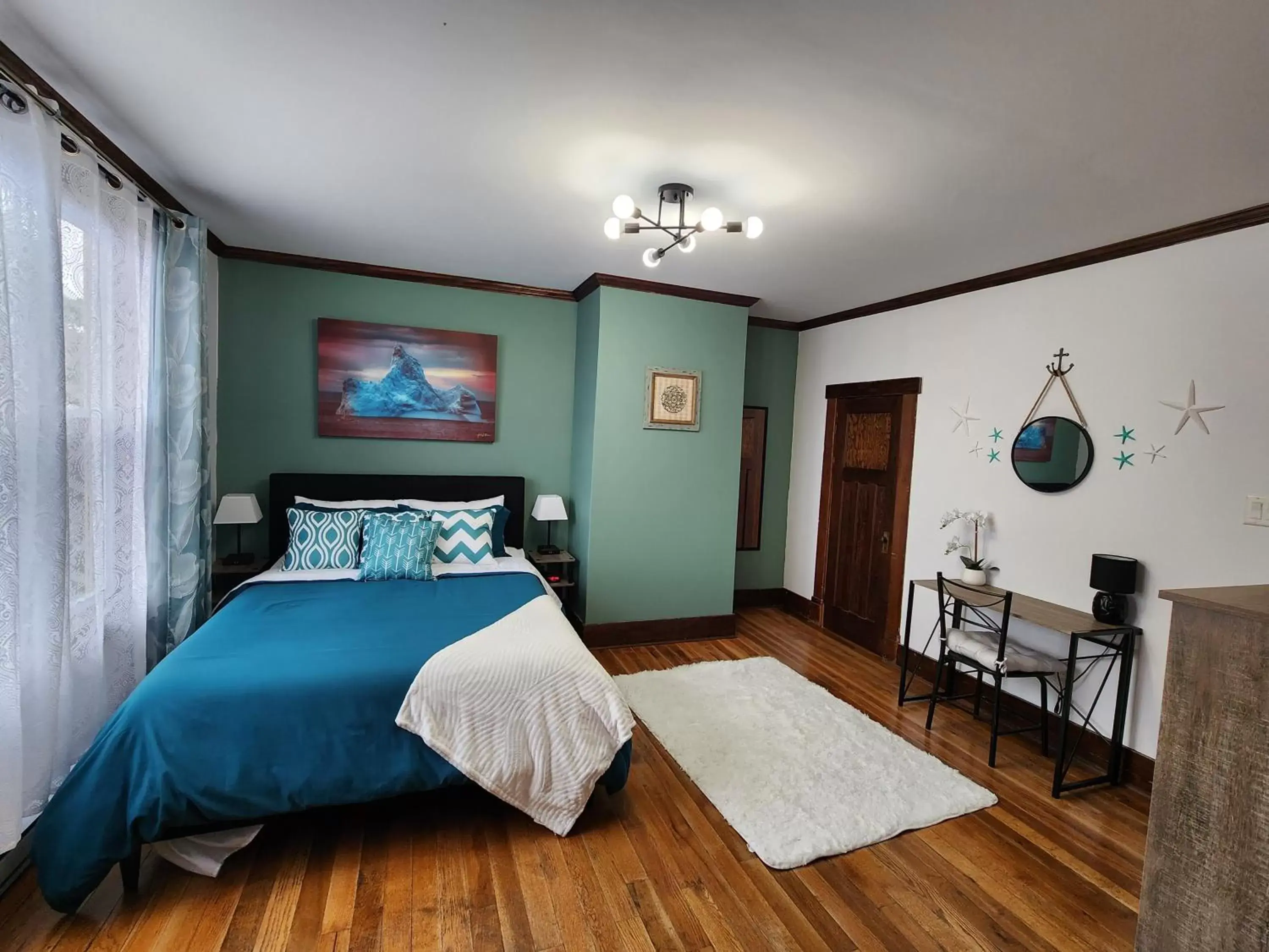 Queen Room with Sea View in The Harbourside Inn & Cafe Queen Room with Sea View in The Harbourside Inn & Cafe