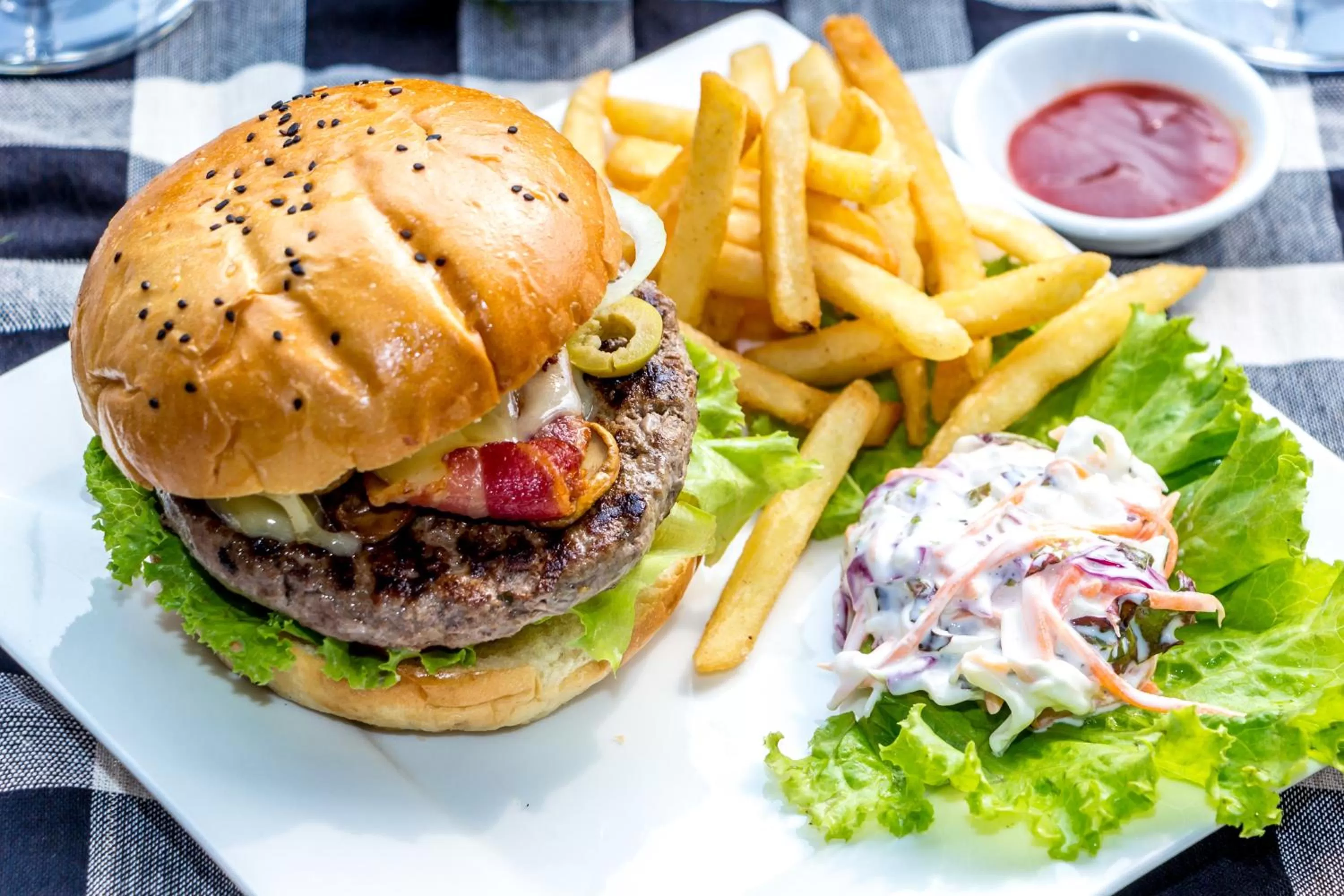 Lunch in Java Wooden Villa & Residence