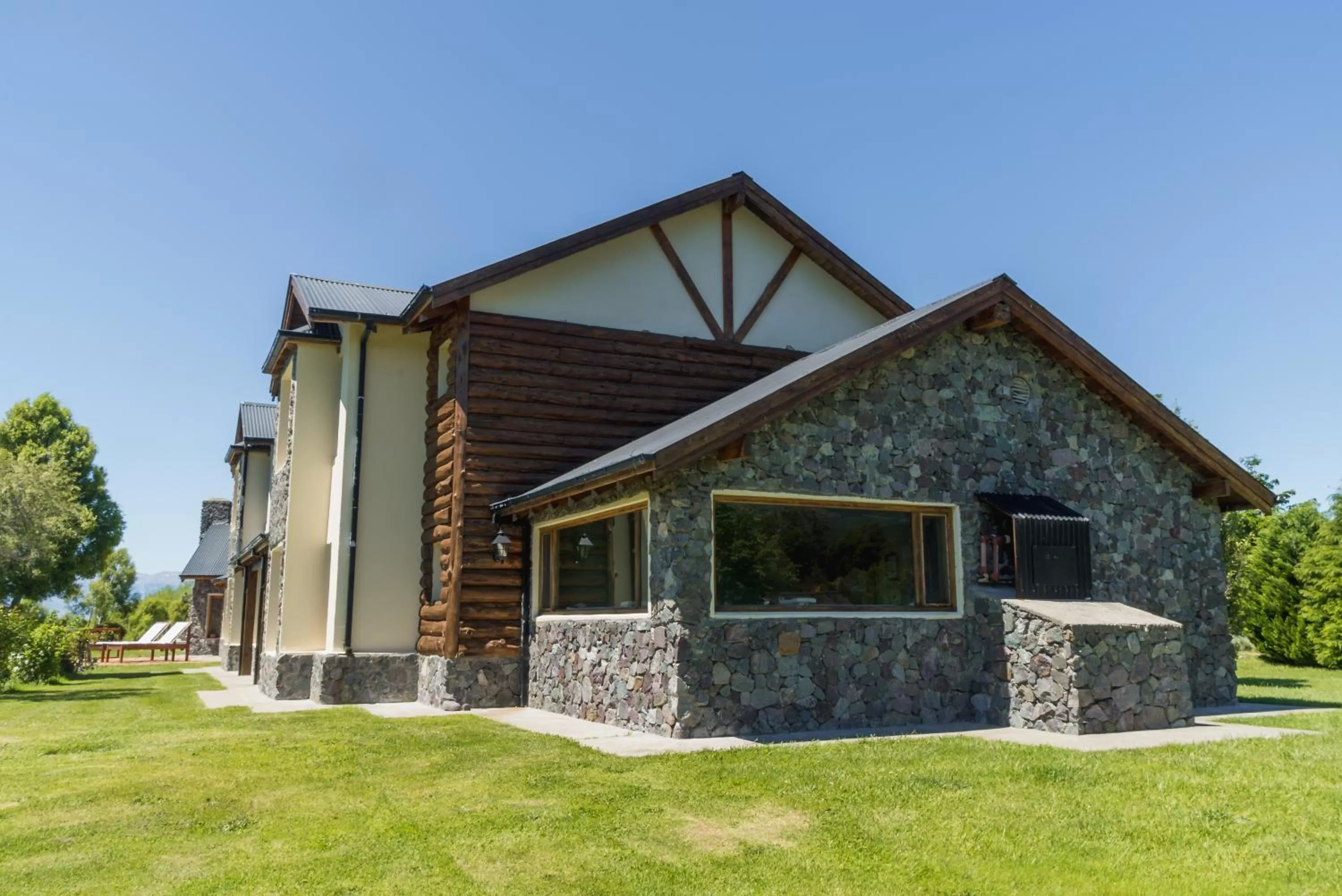 Property building in Challhuaquen Lodge