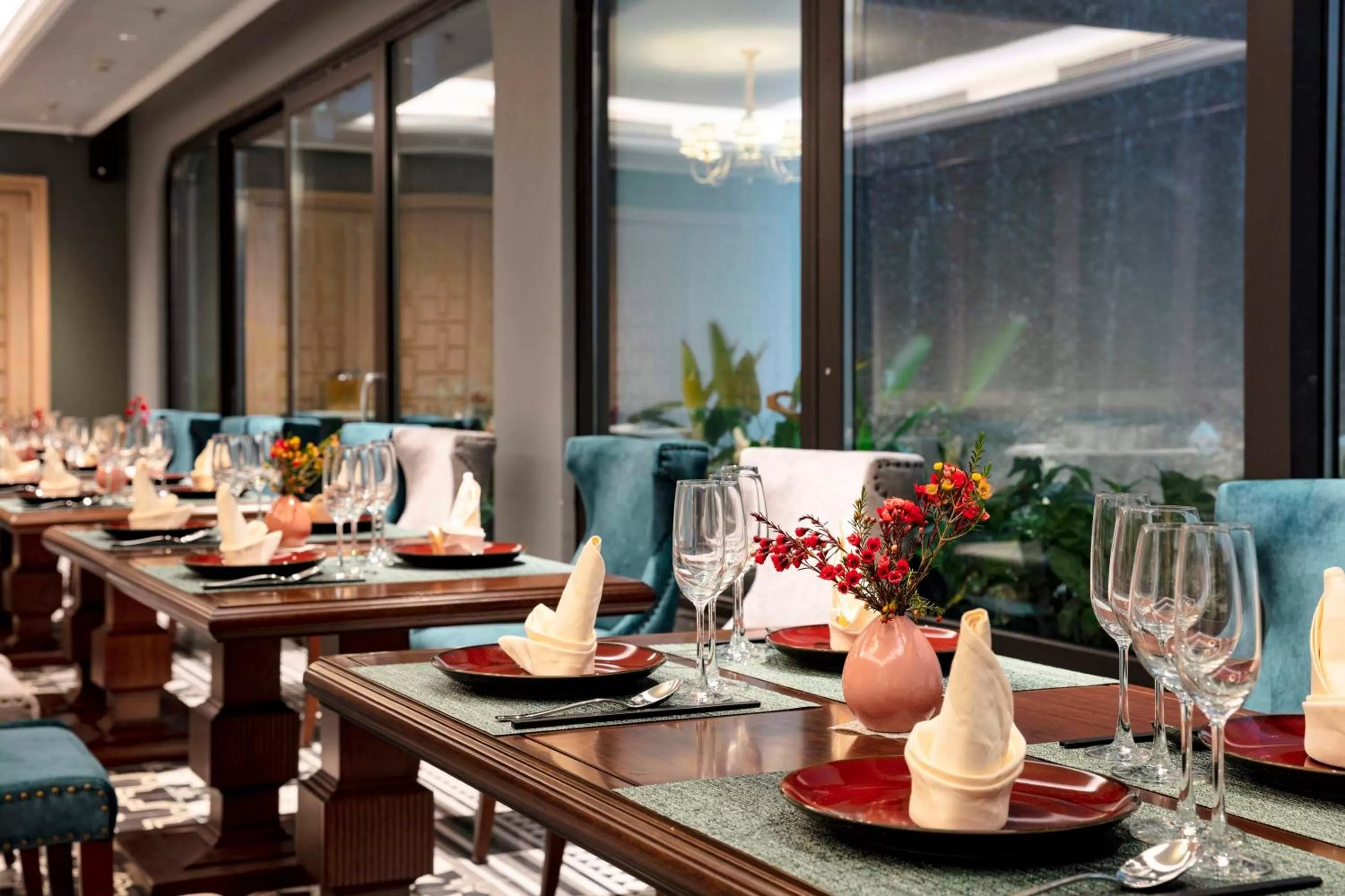 Restaurant/places to eat in Peridot Grand Luxury Boutique Hotel