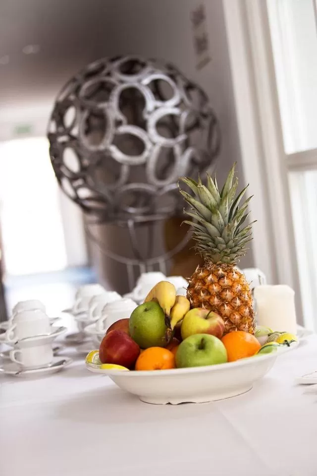 Restaurant/places to eat in Landhotel Weißer Hahn