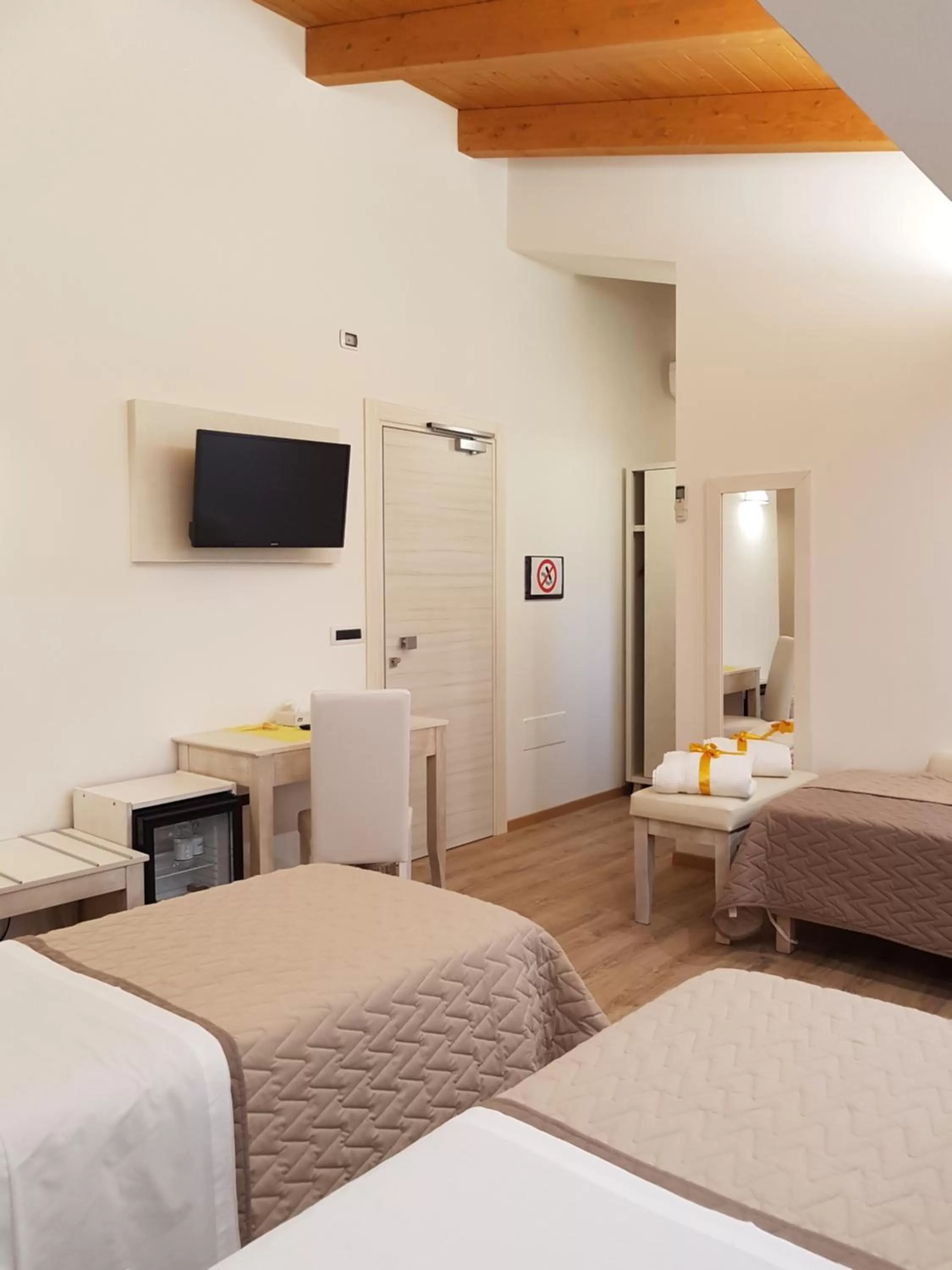 Photo of the whole room, Bed in San Pietro