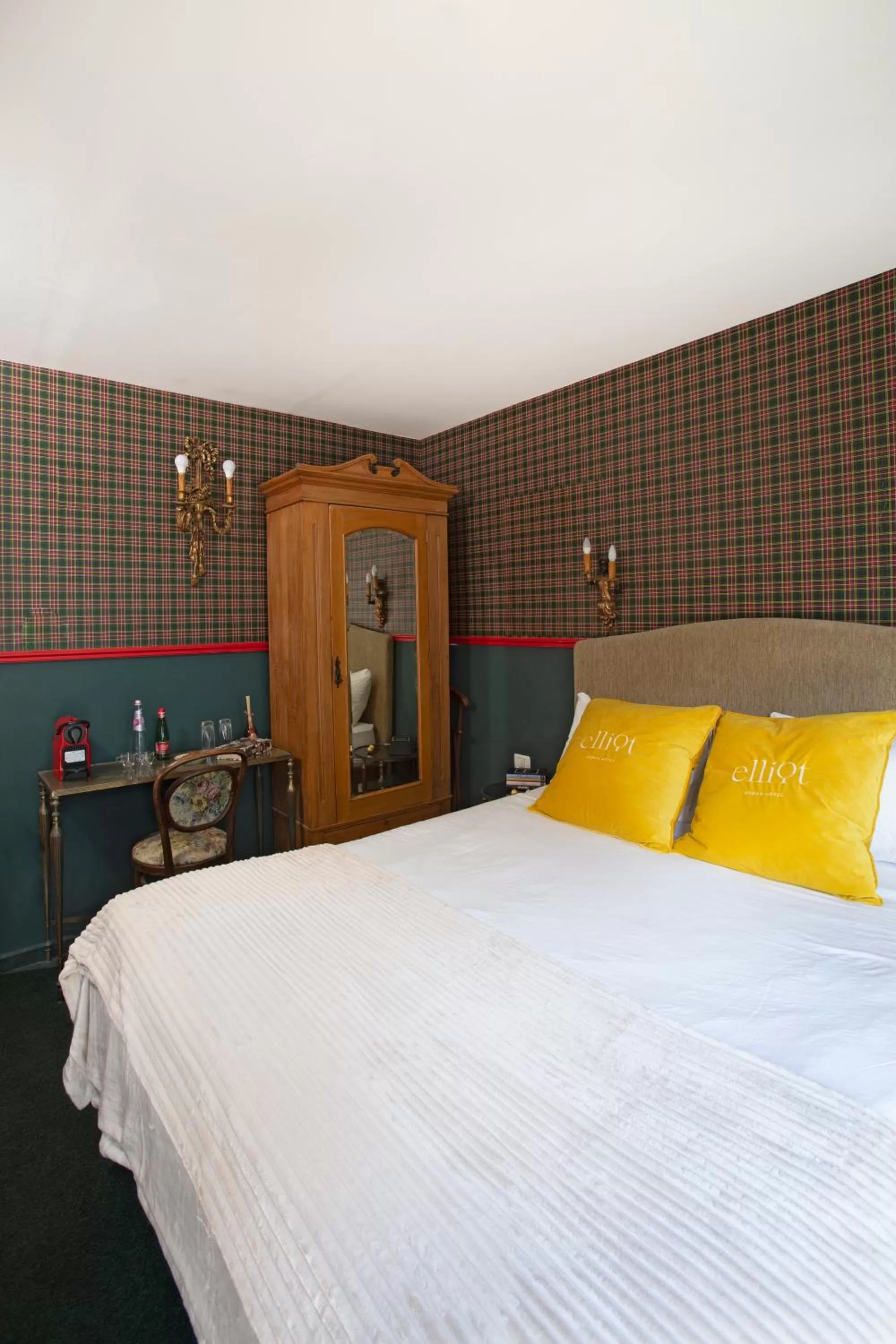 Bedroom in The Elliot - Adults only