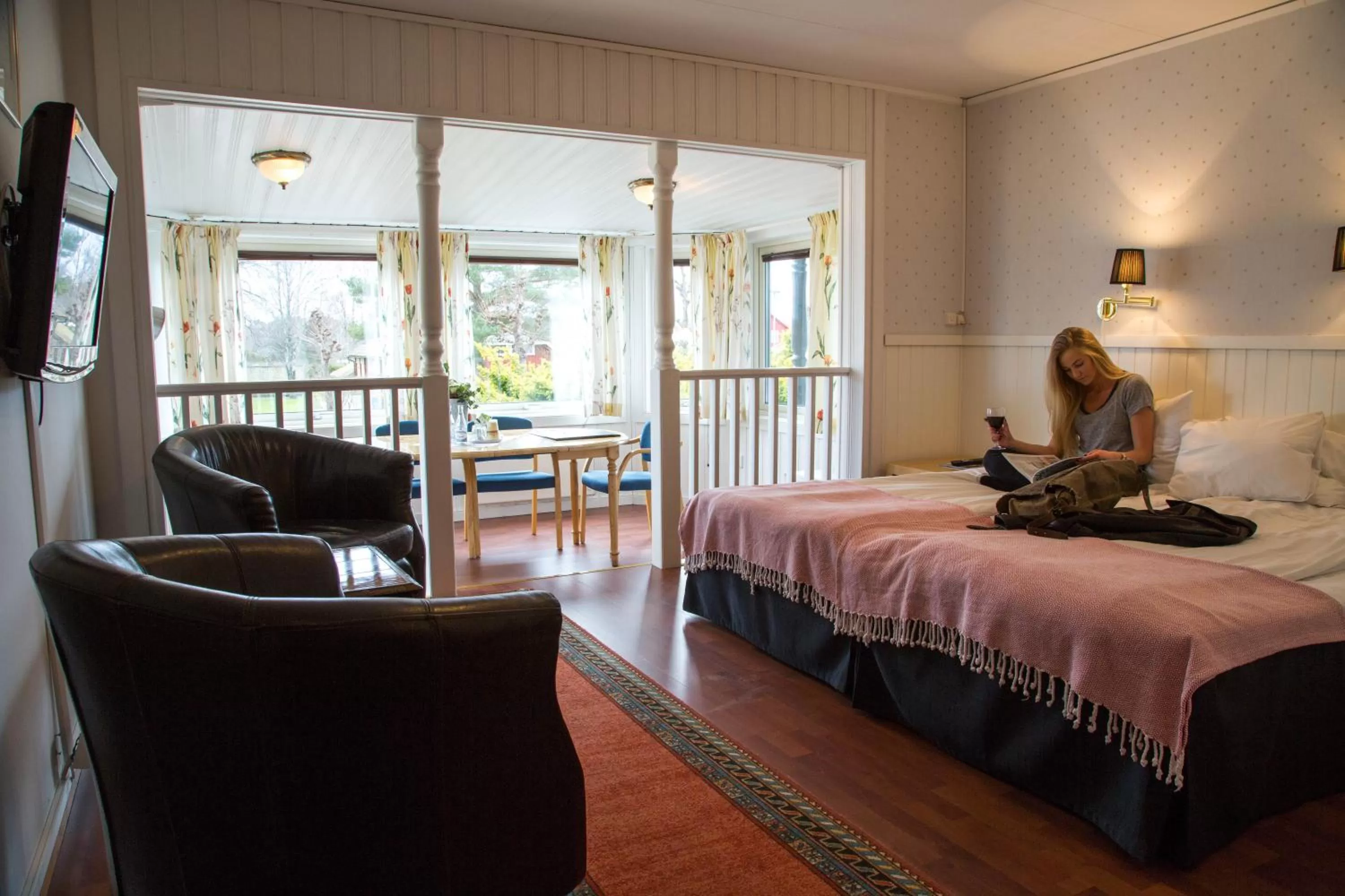 Photo of the whole room, Bed in Dinners Mellerud