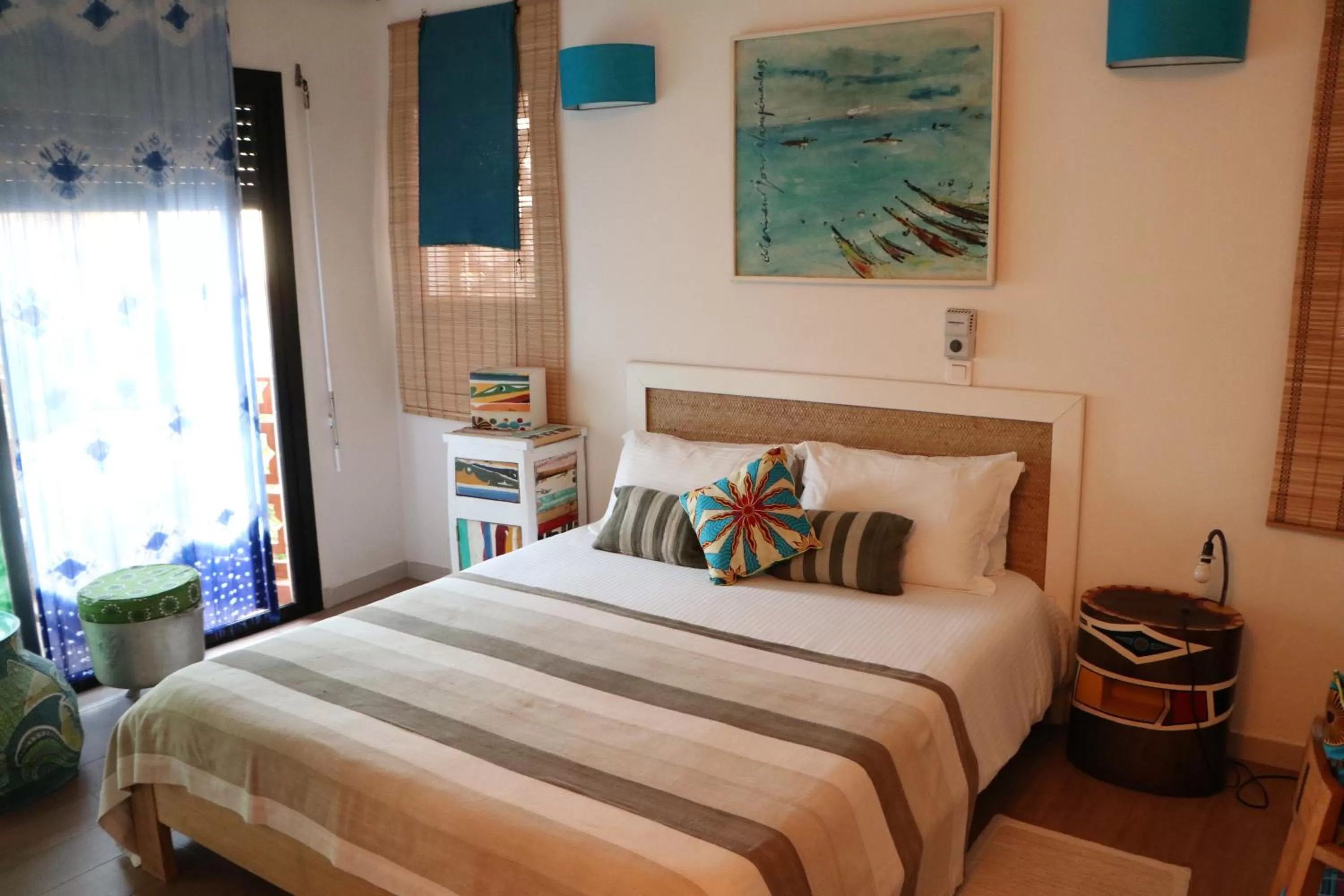 Photo of the whole room, Bed in Nyéléni maison sahel