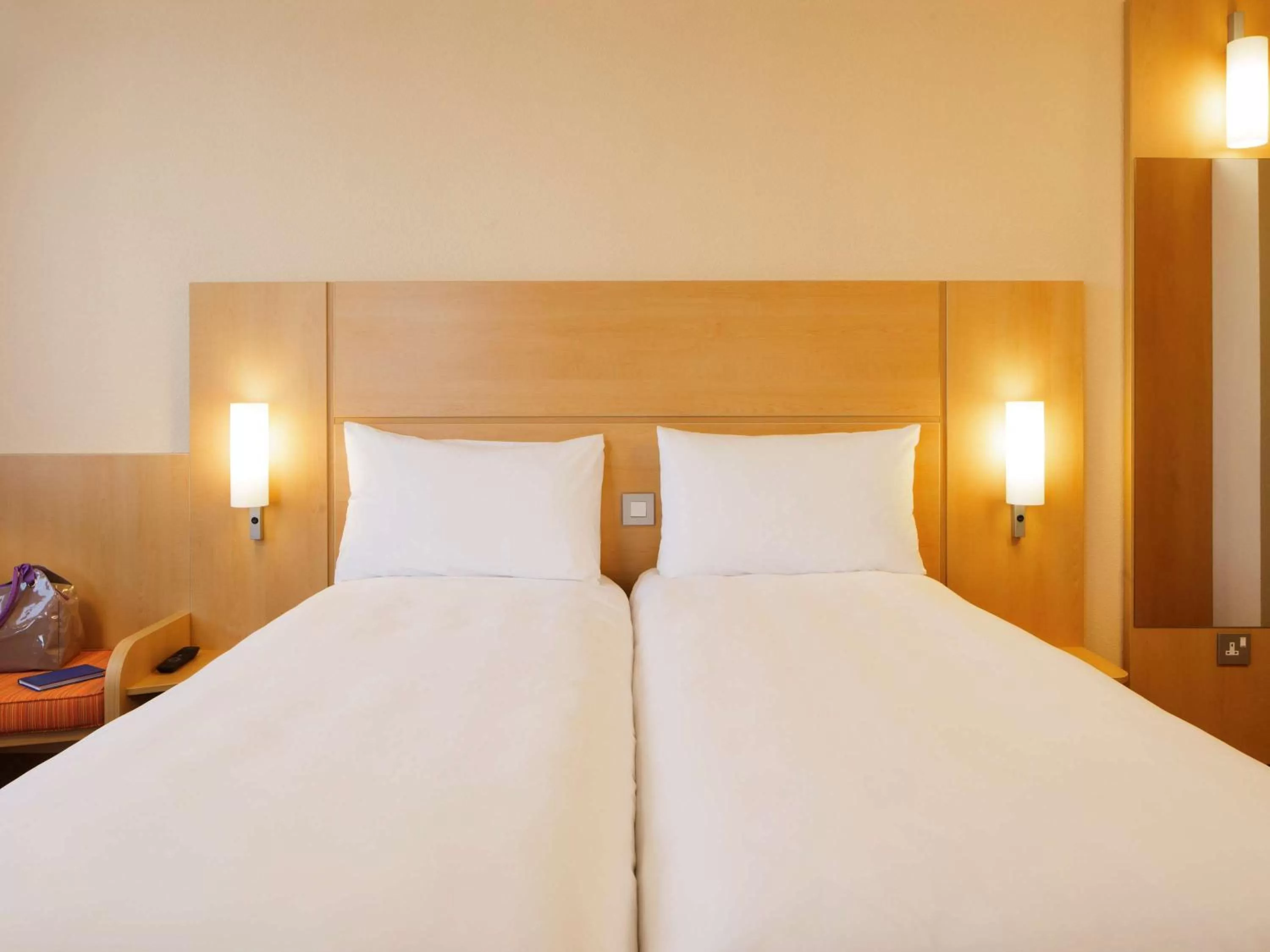 Photo of the whole room, Bed in ibis London Shepherds Bush - Hammersmith