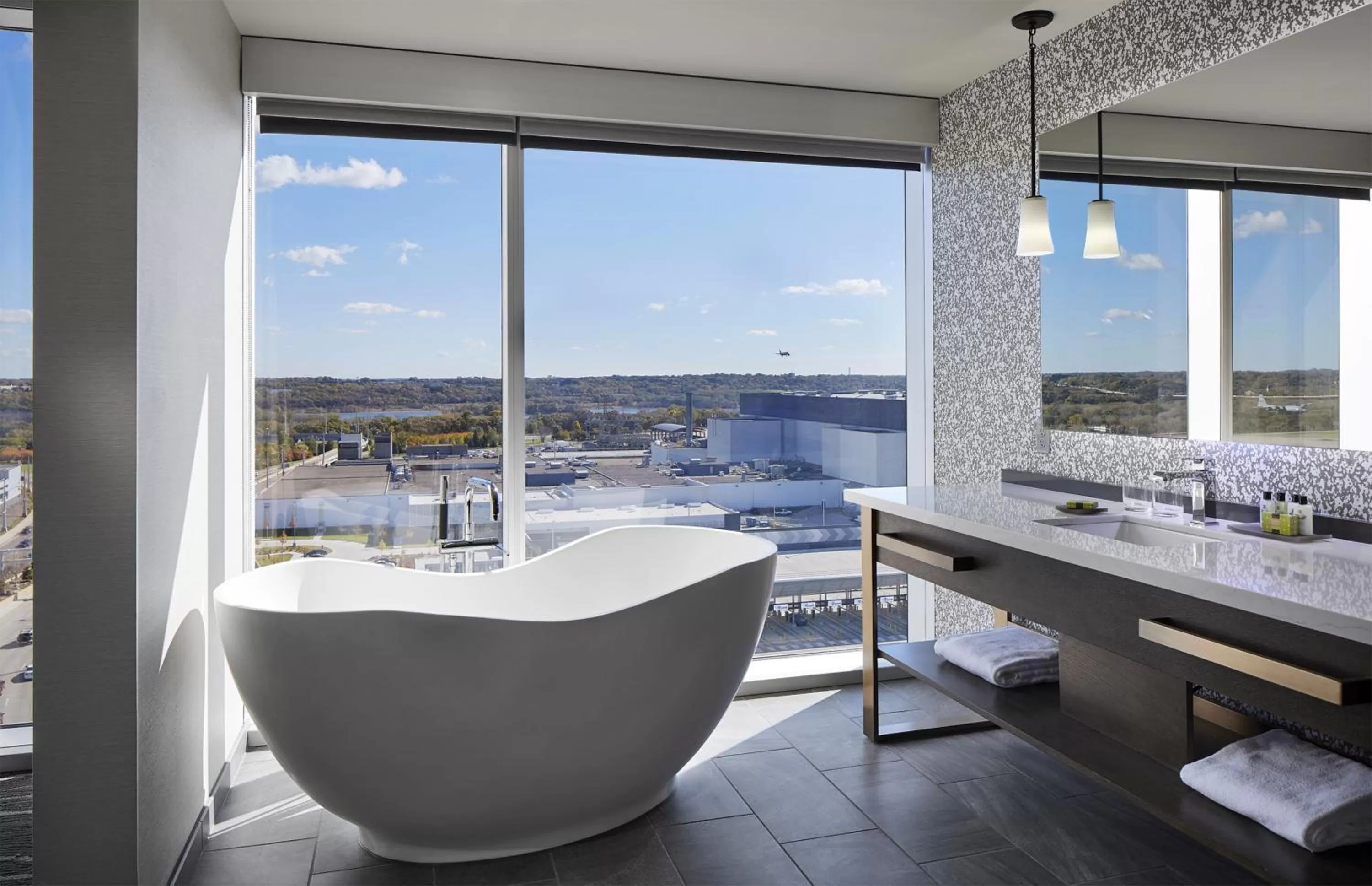 Photo of the whole room in InterContinental Minneapolis - St. Paul Airport by IHG