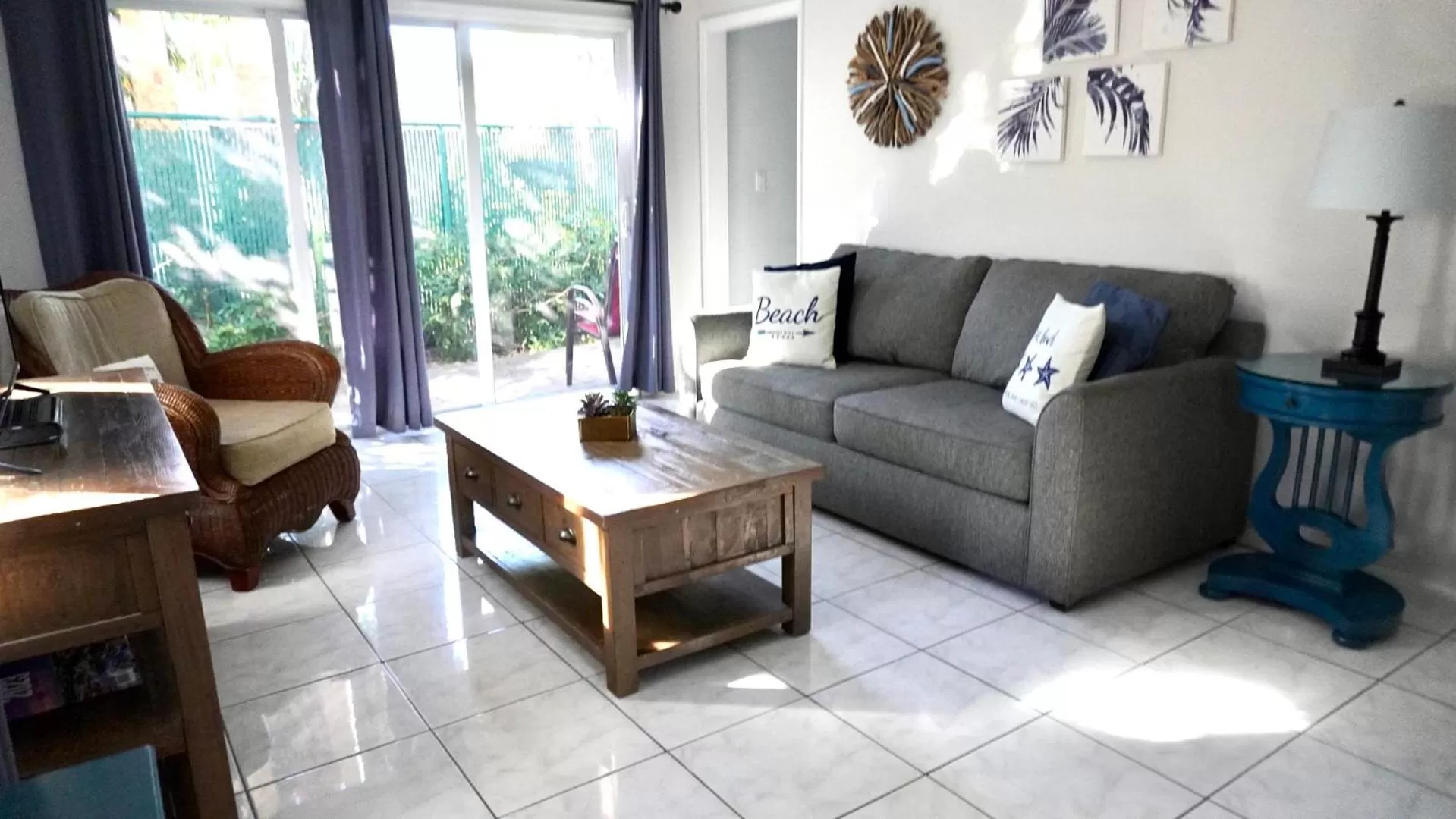 Living room in 4145 By The Sea Inn & Suites