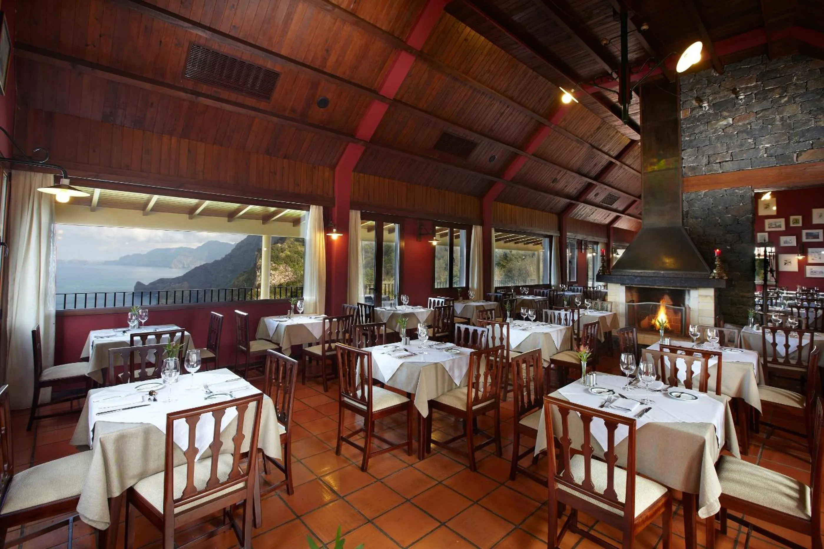 Restaurant/places to eat in Hotel Quinta Do Furao