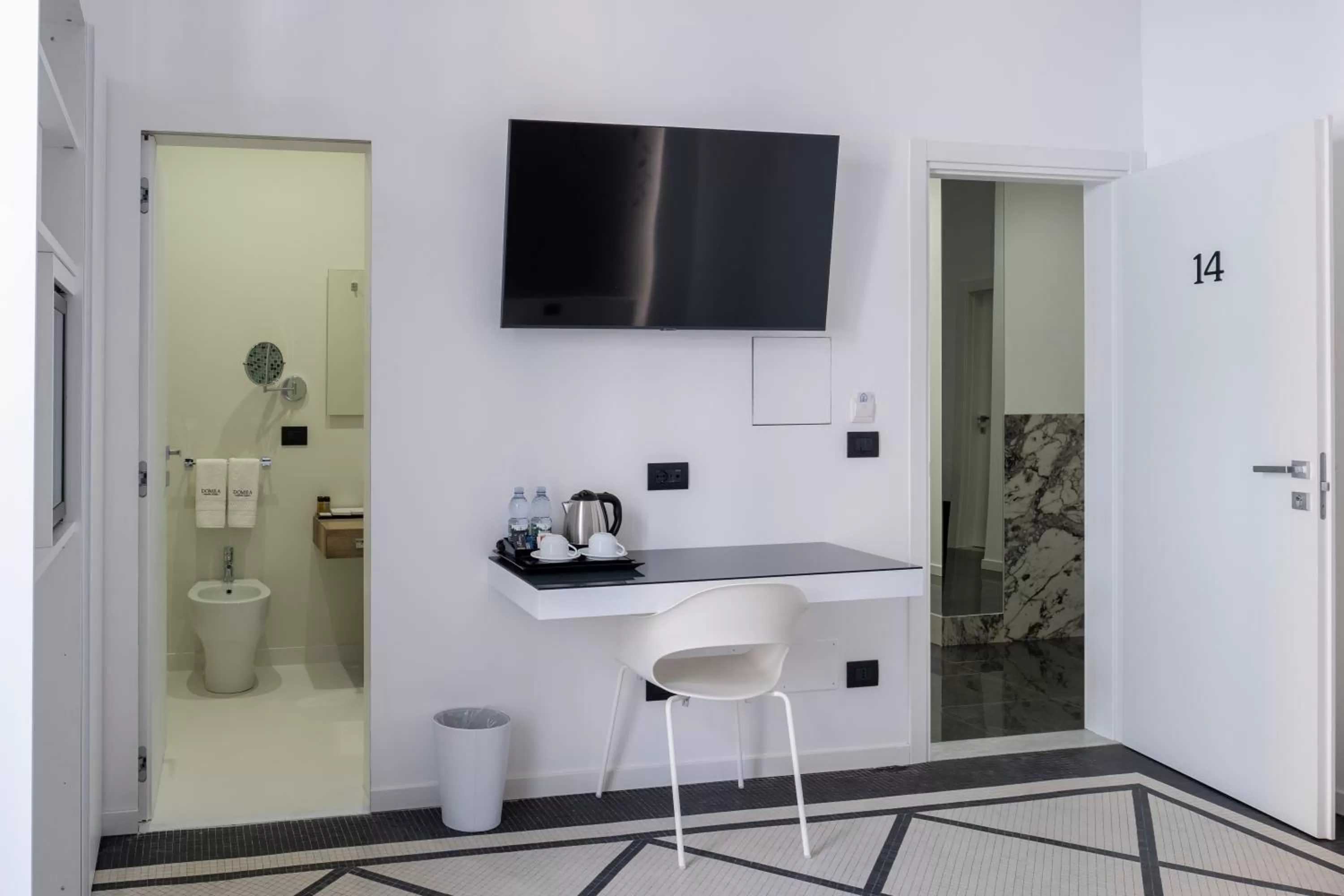 TV and multimedia in Domea Superior Rooms Bed and Breakfast