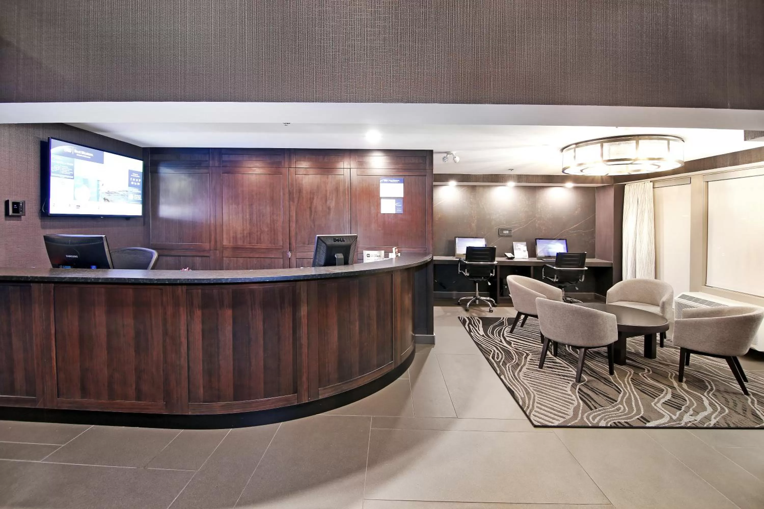 Lobby or reception in Best Western Plus Banff International Lodge
