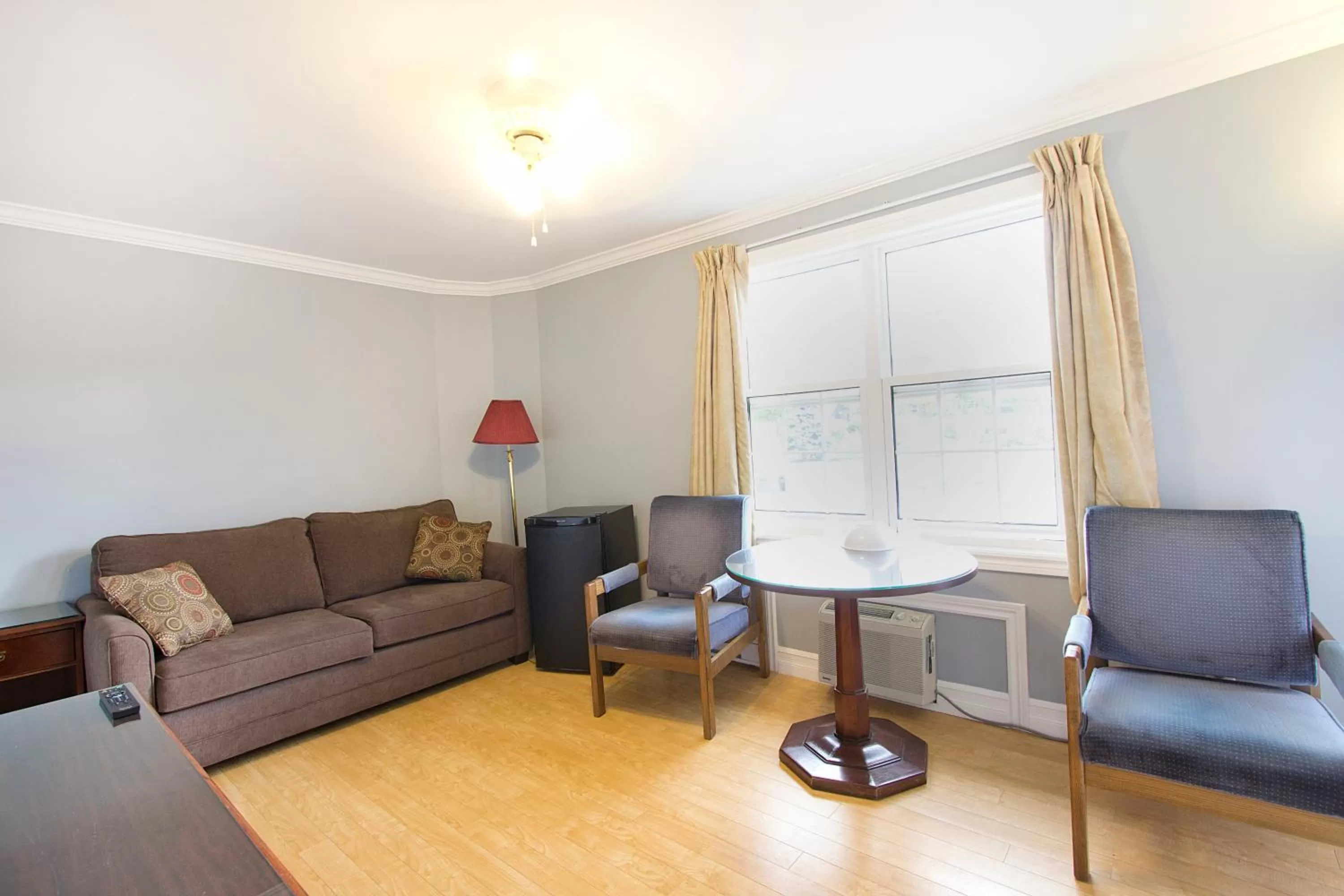 Living room in Homeward Inns of Canada