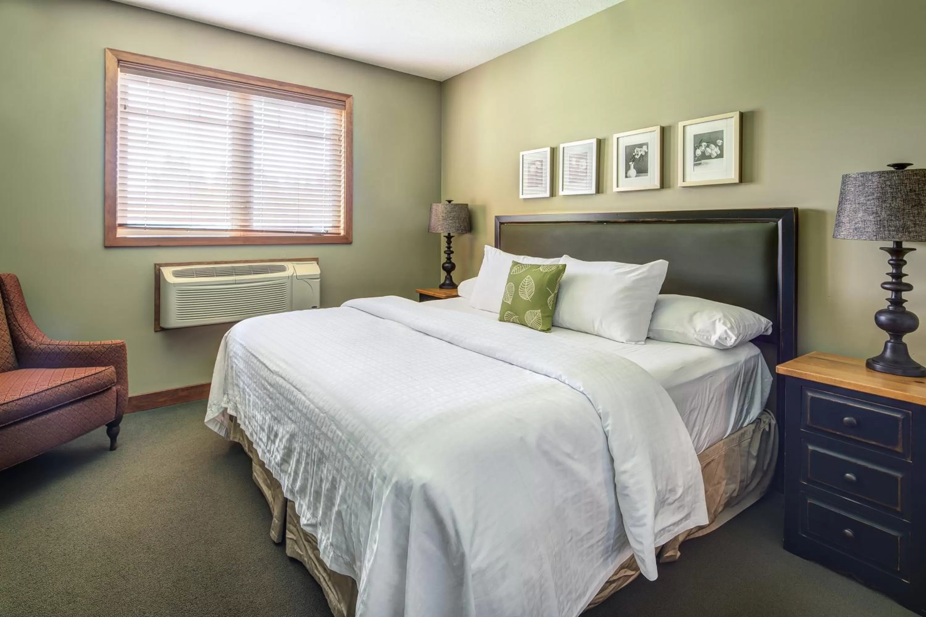 Suite with Mountain View in Bighorn Meadows Resort