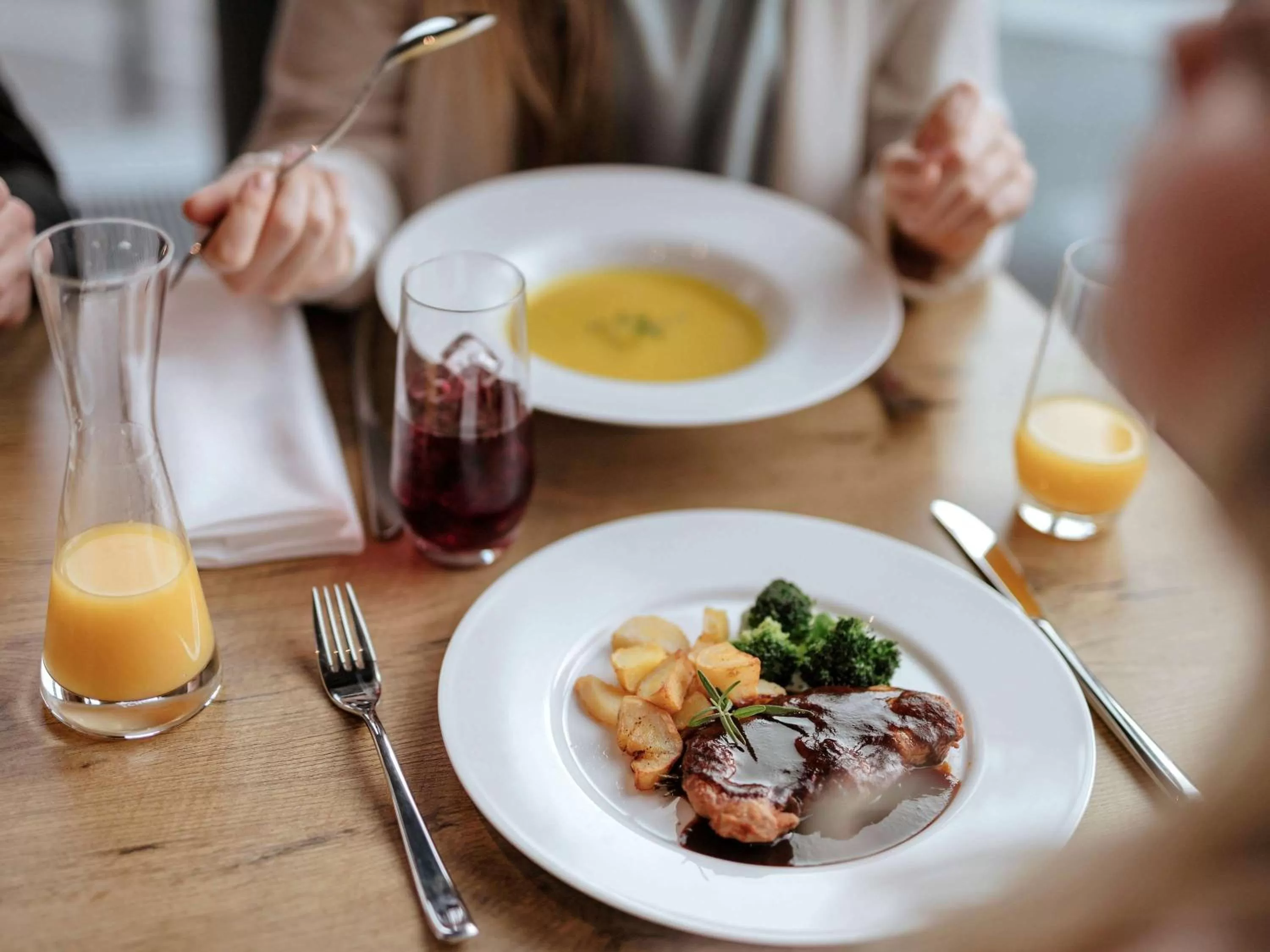 Restaurant/places to eat in Mercure Hotel Hannover Mitte