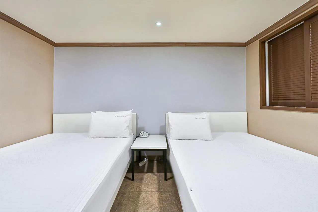 Bedroom, Bed in Top Motel Busan