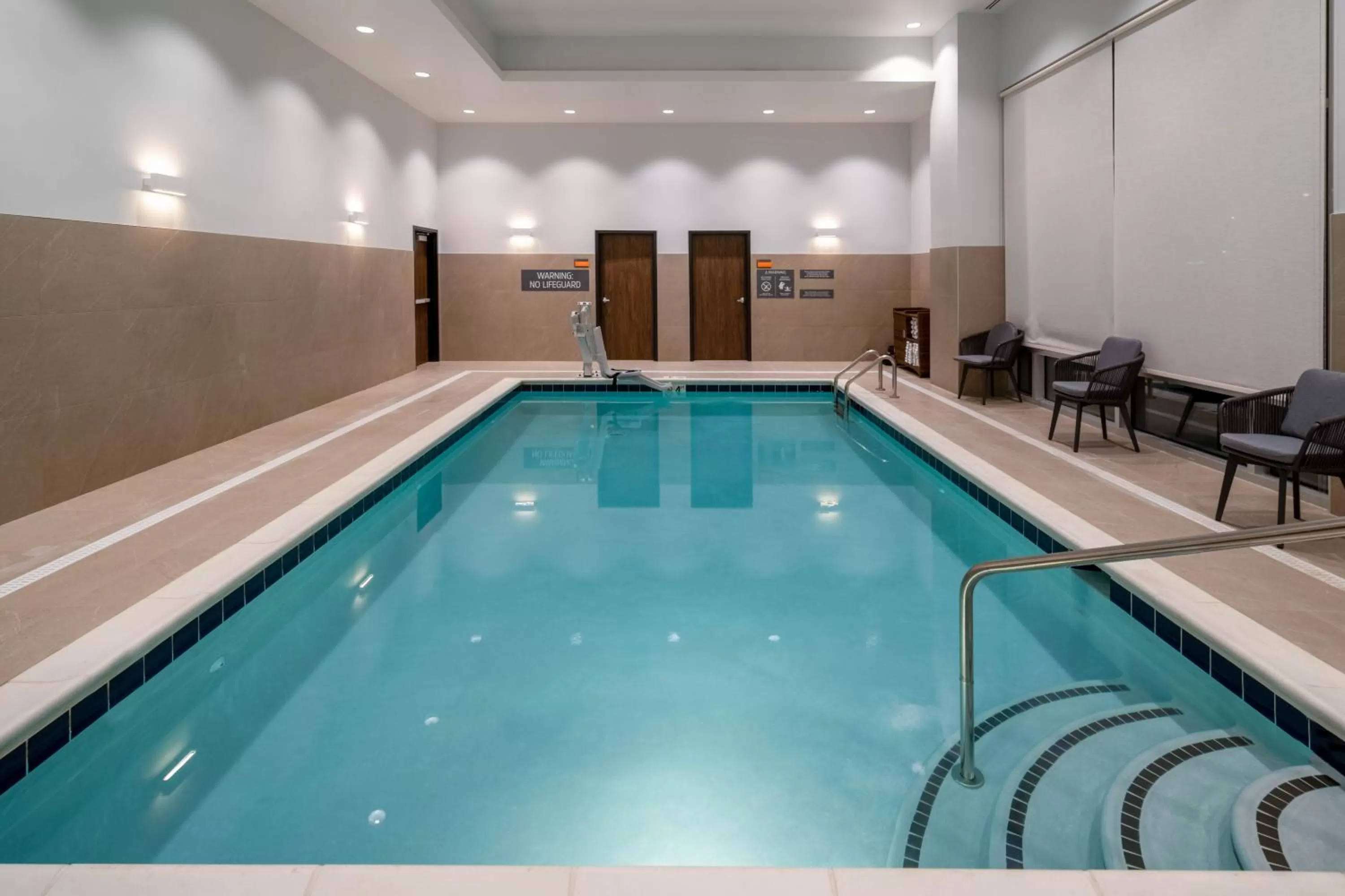 Swimming pool in La Quinta Inn & Suites by Wyndham Nashville Downtown Stadium