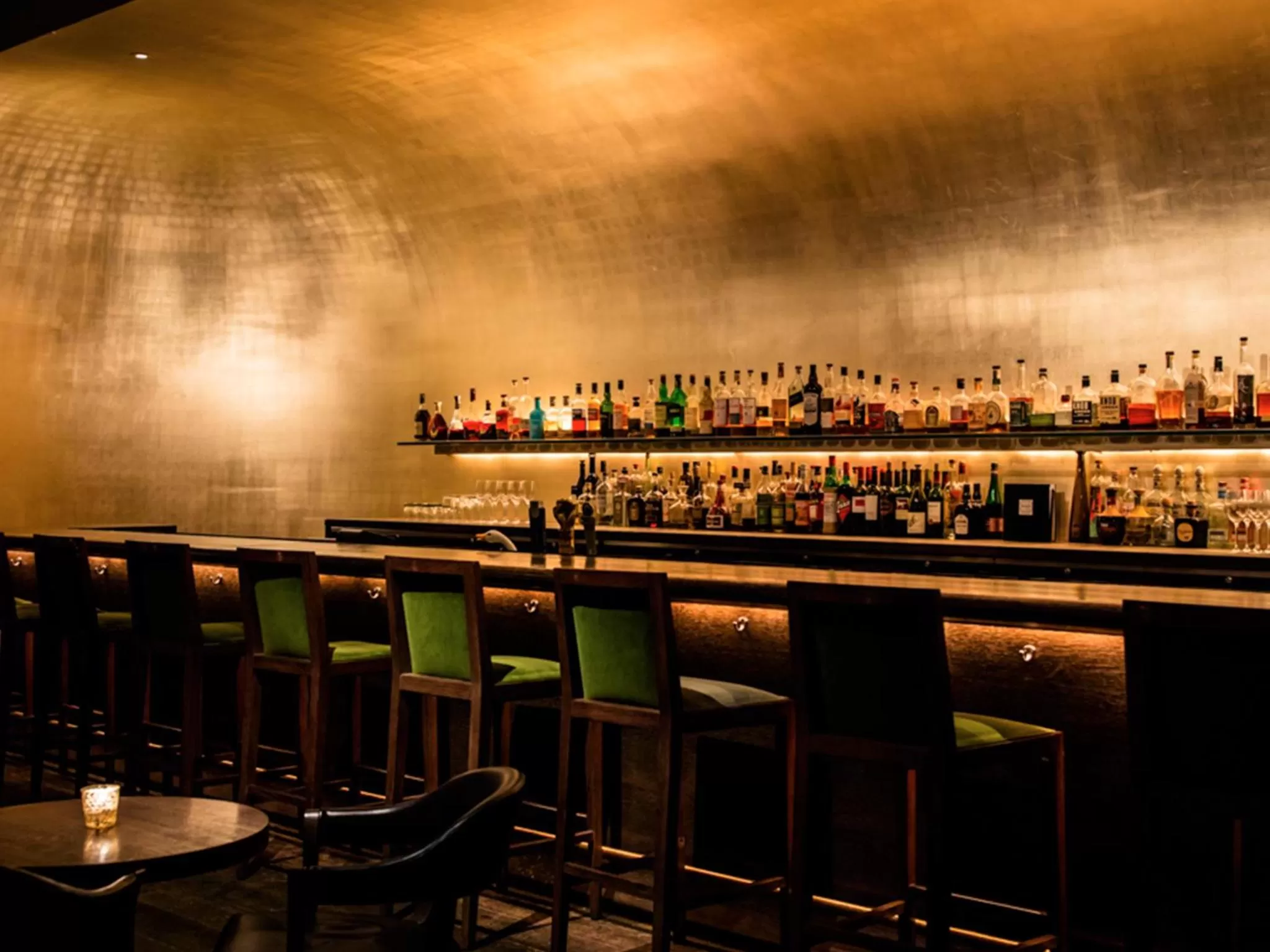 Lounge or bar in Ambassador Chicago, part of JdV by Hyatt