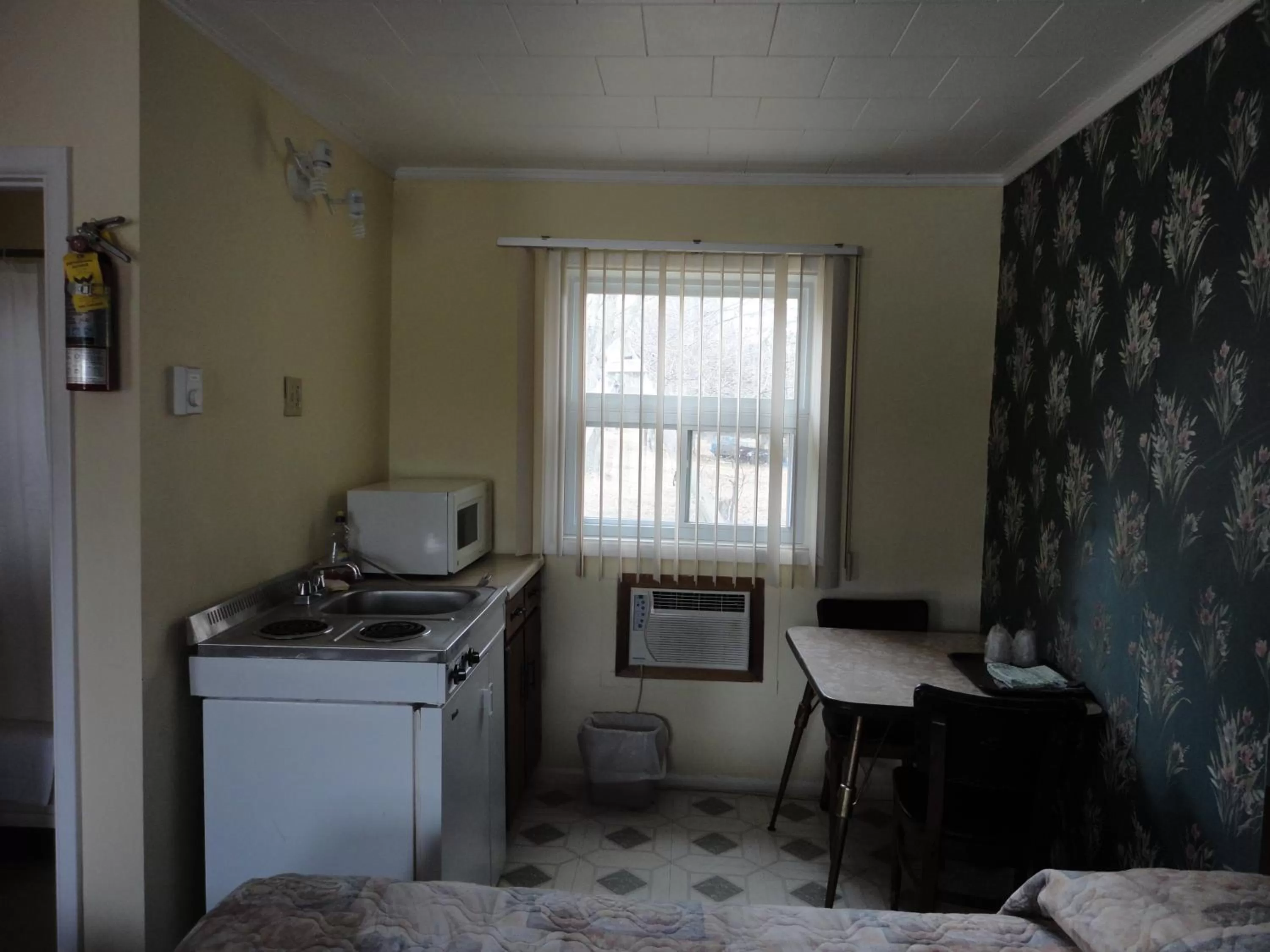 Day in Hipwell's Motel