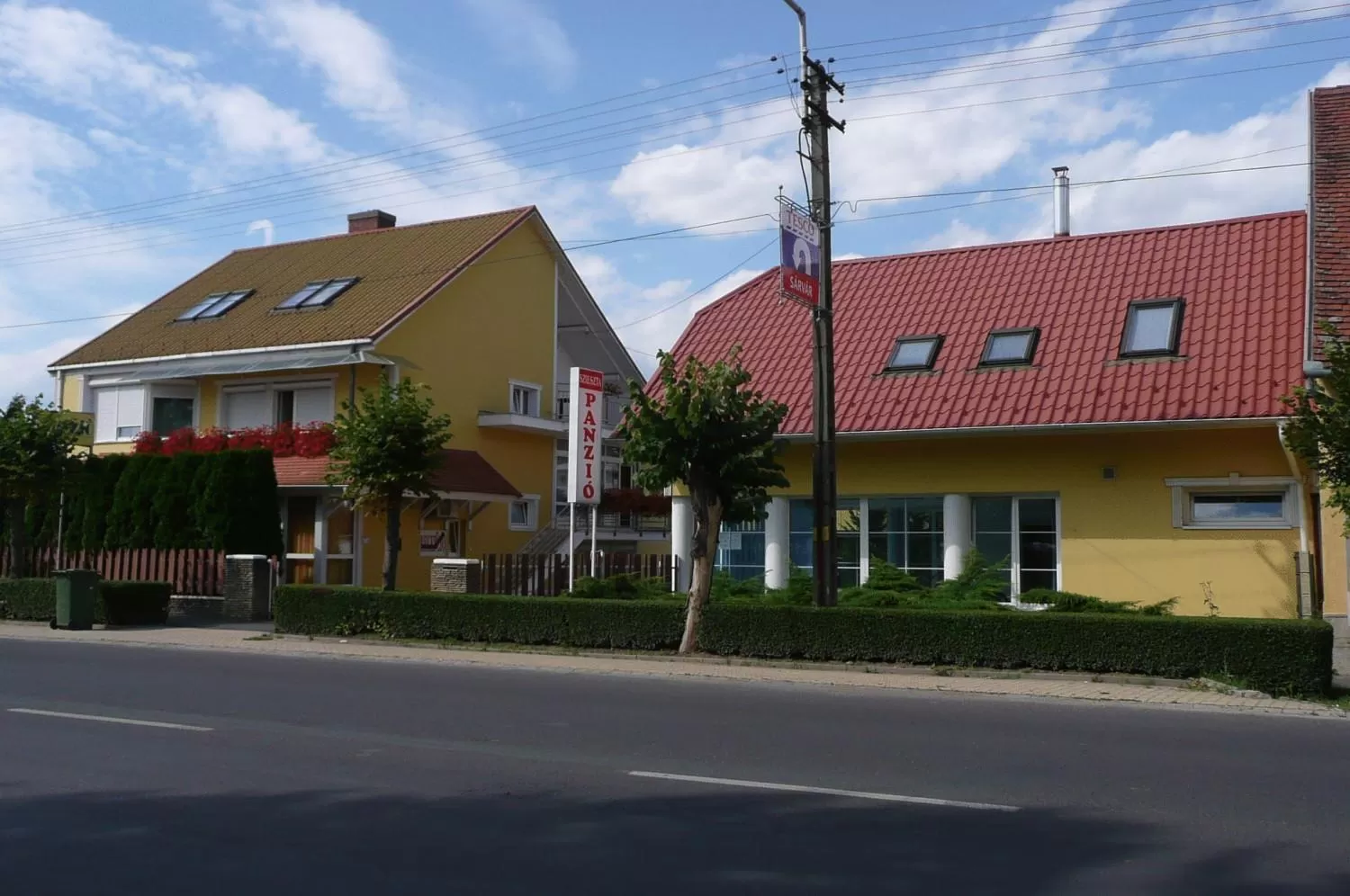 Facade/entrance in Szieszta Panzió