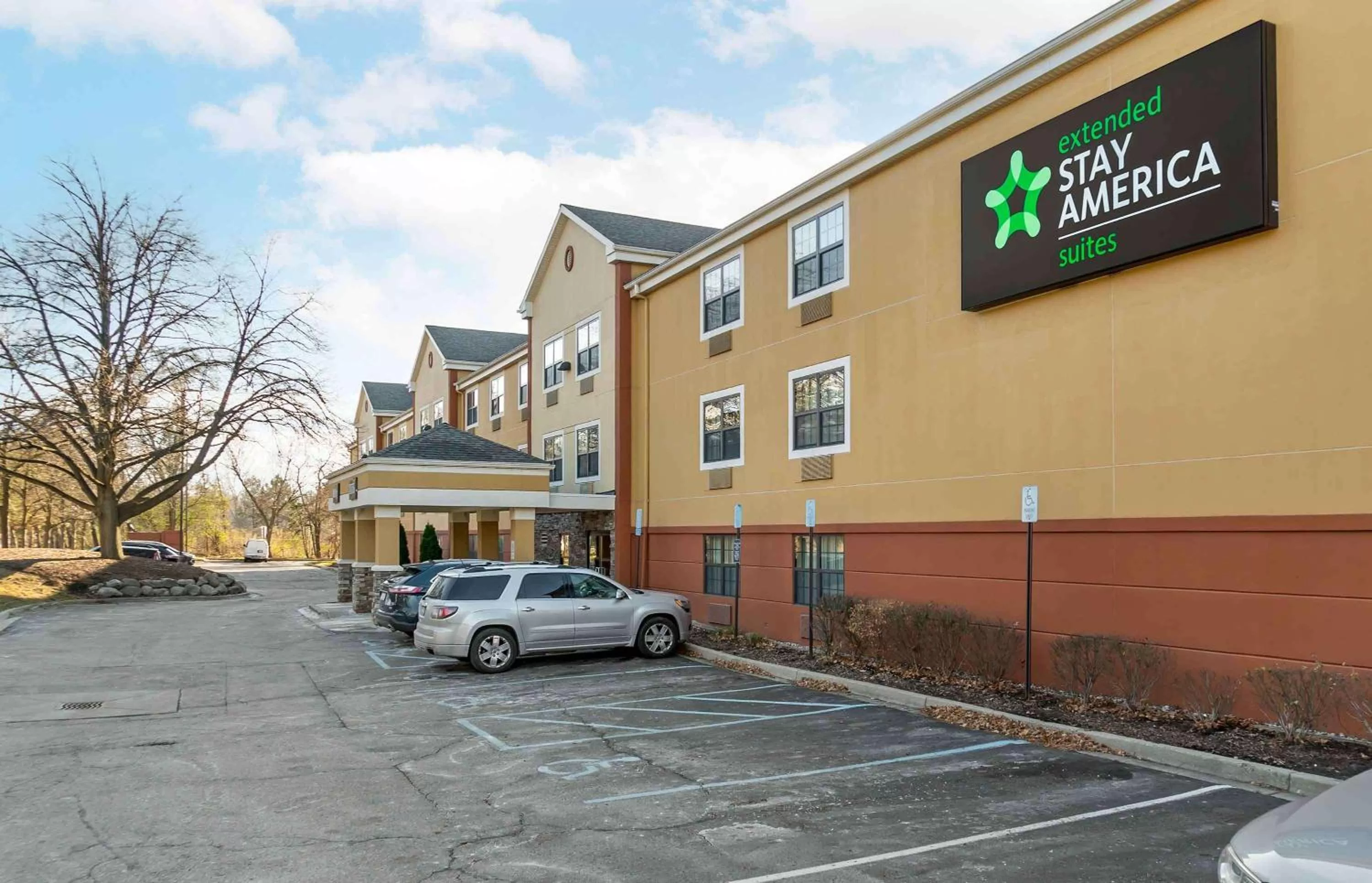 Property building in Extended Stay America Select Suites - Detroit - Farmington Hills