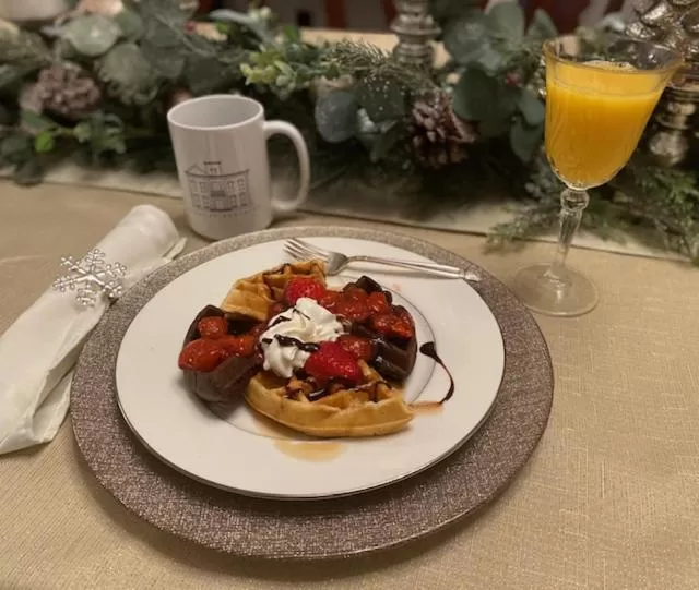 Breakfast in Belle Louise Historic Bed & Breakfast