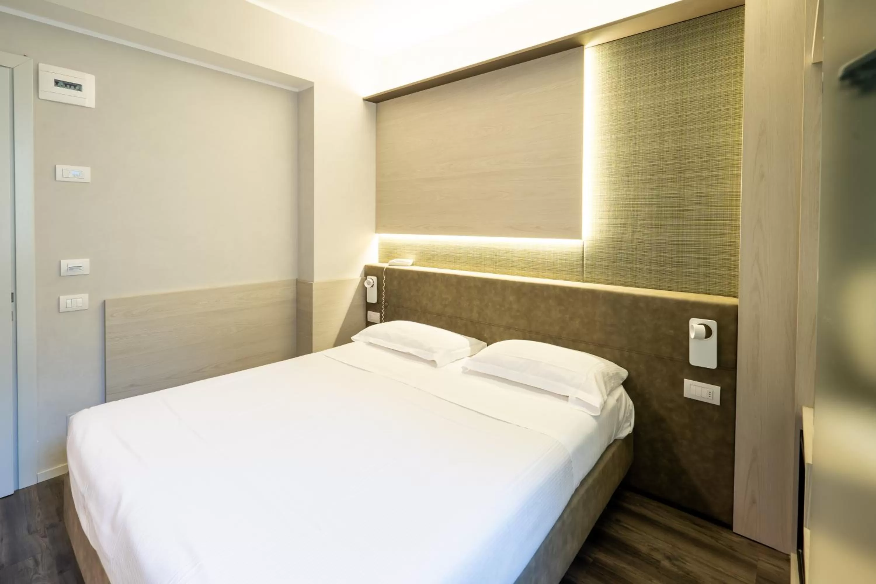 Bed in Hotel Des Etrangers