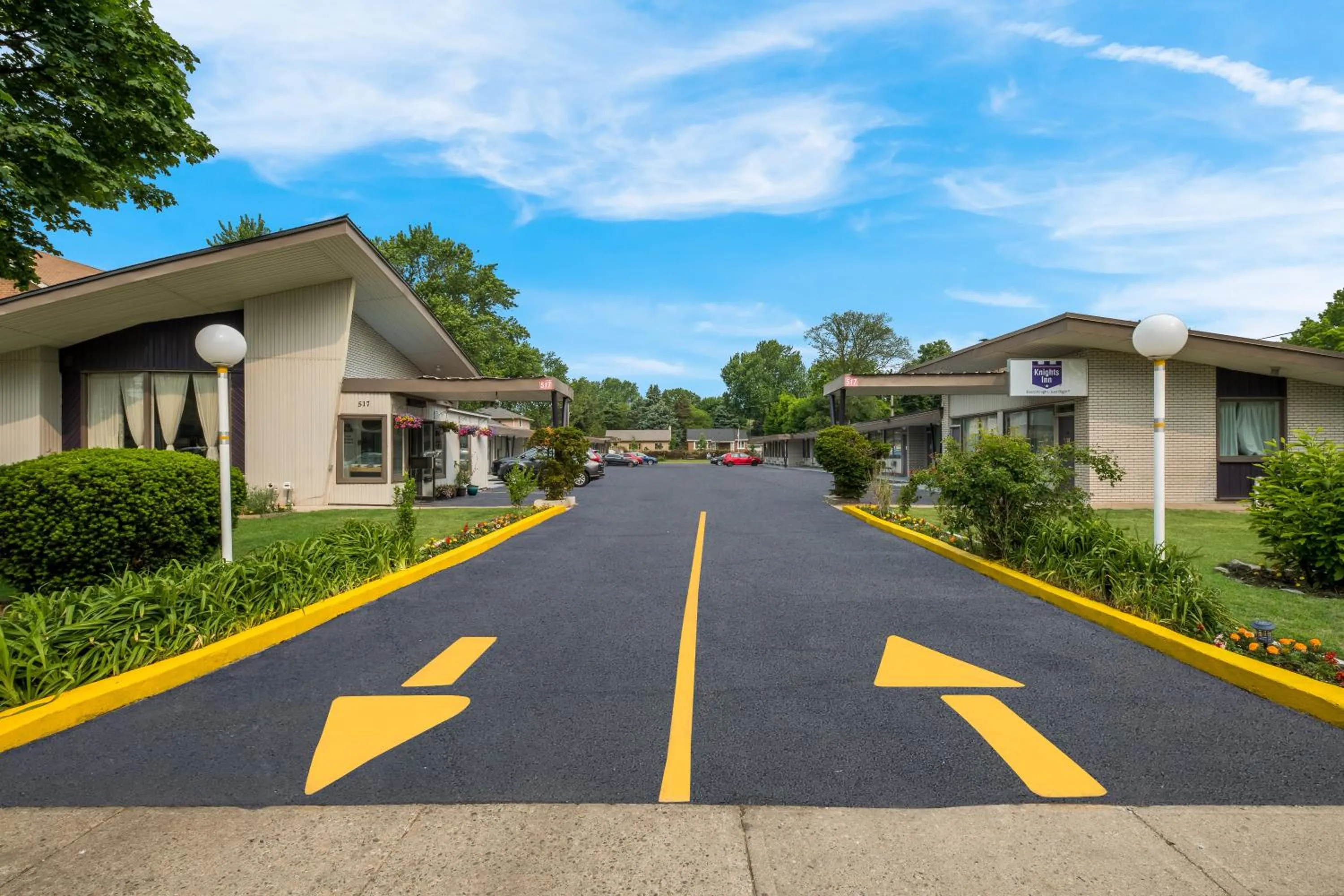 Property building in Knights Inn Burlington