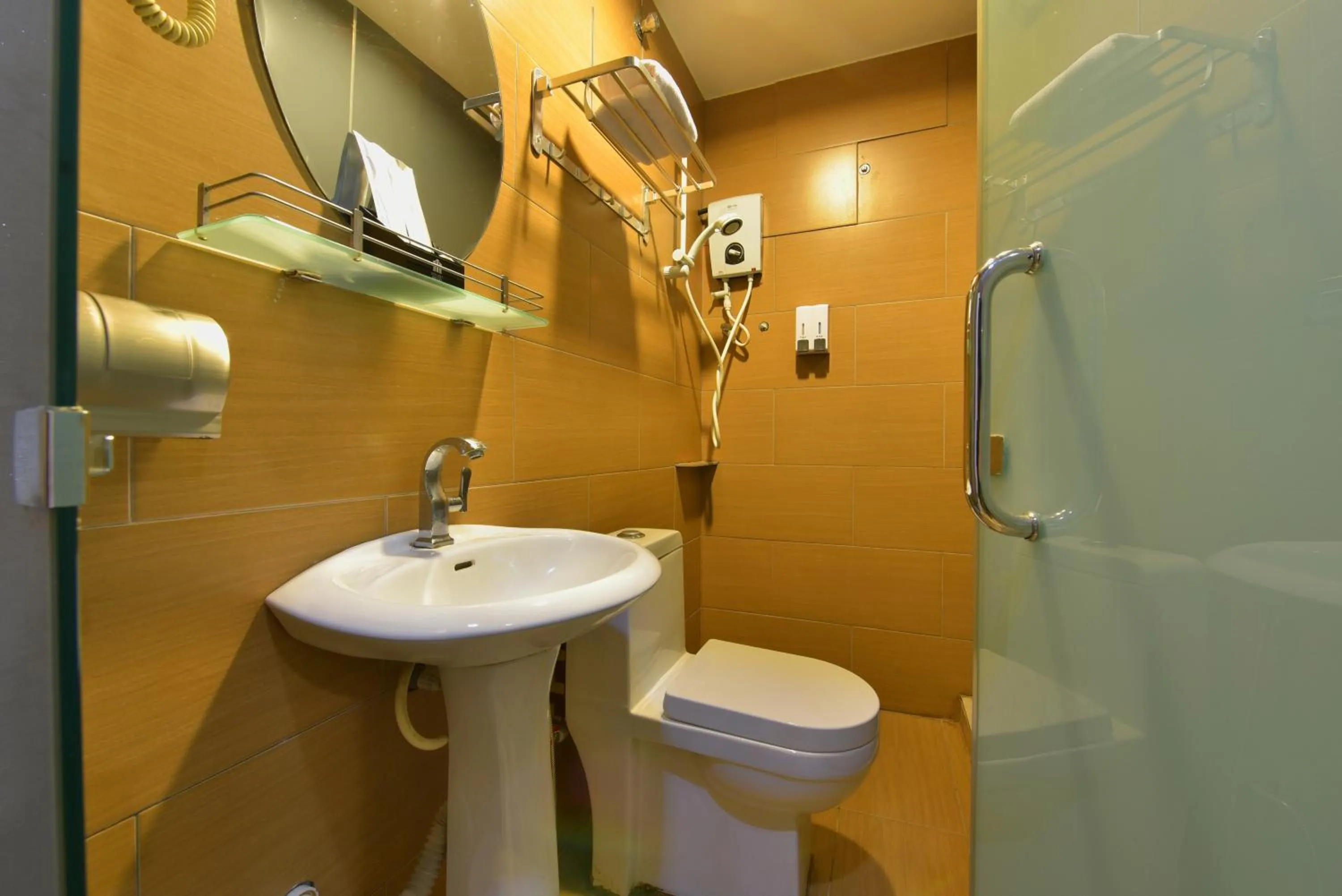 Bathroom in Townhouse OAK Hotel Holmes Johor Jaya