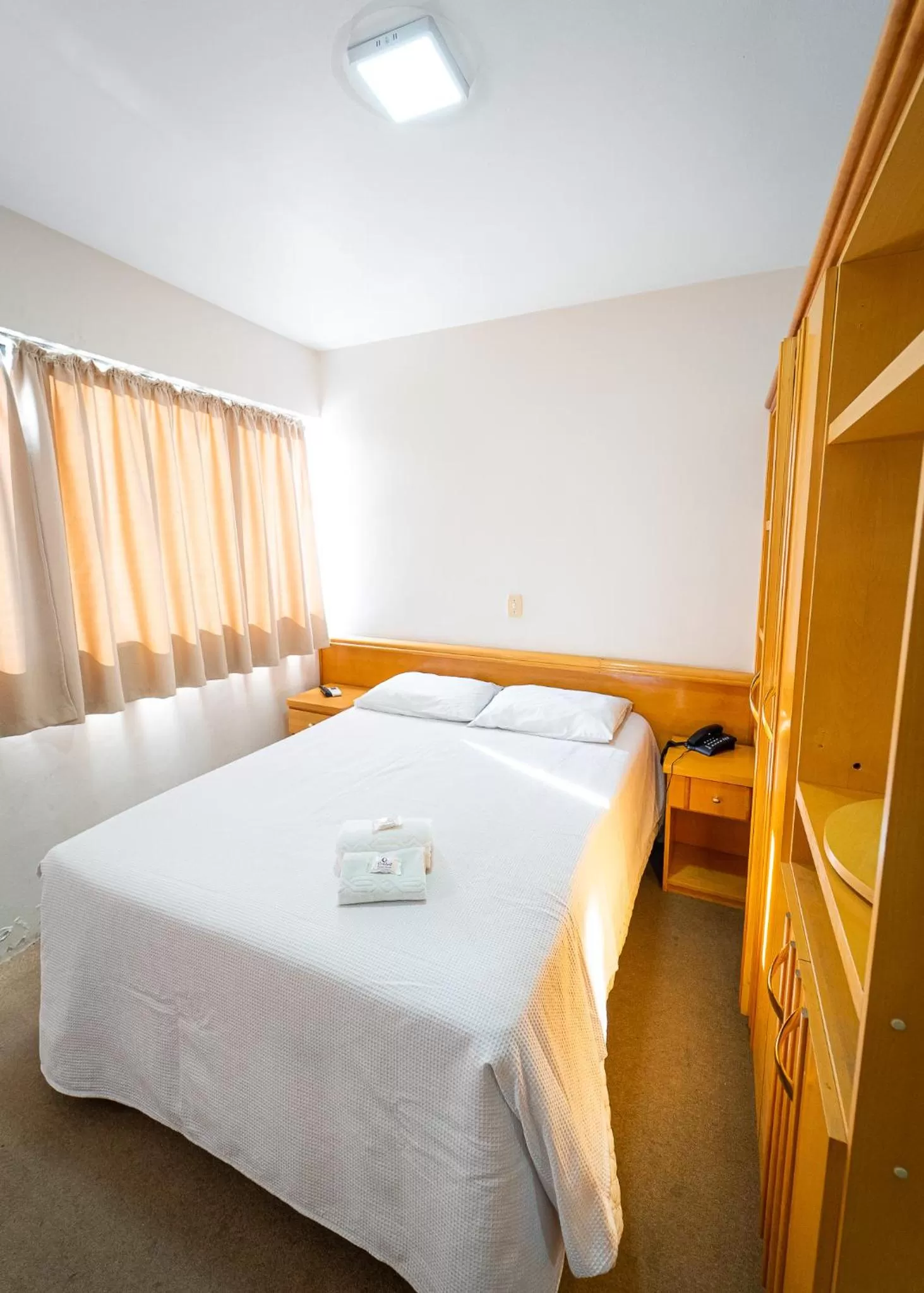 Photo of the whole room, Bed in Condall Palace Hotel