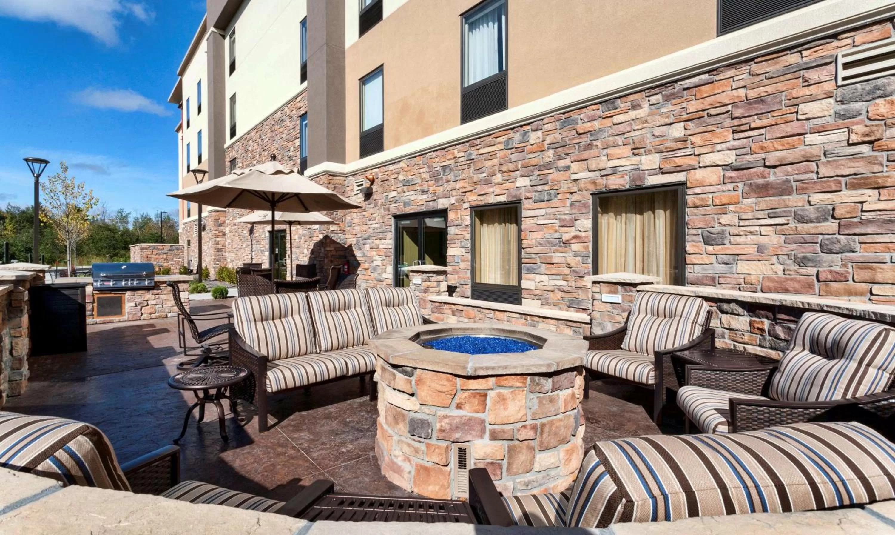 Patio in Hampton Inn & Suites Duluth North Mn