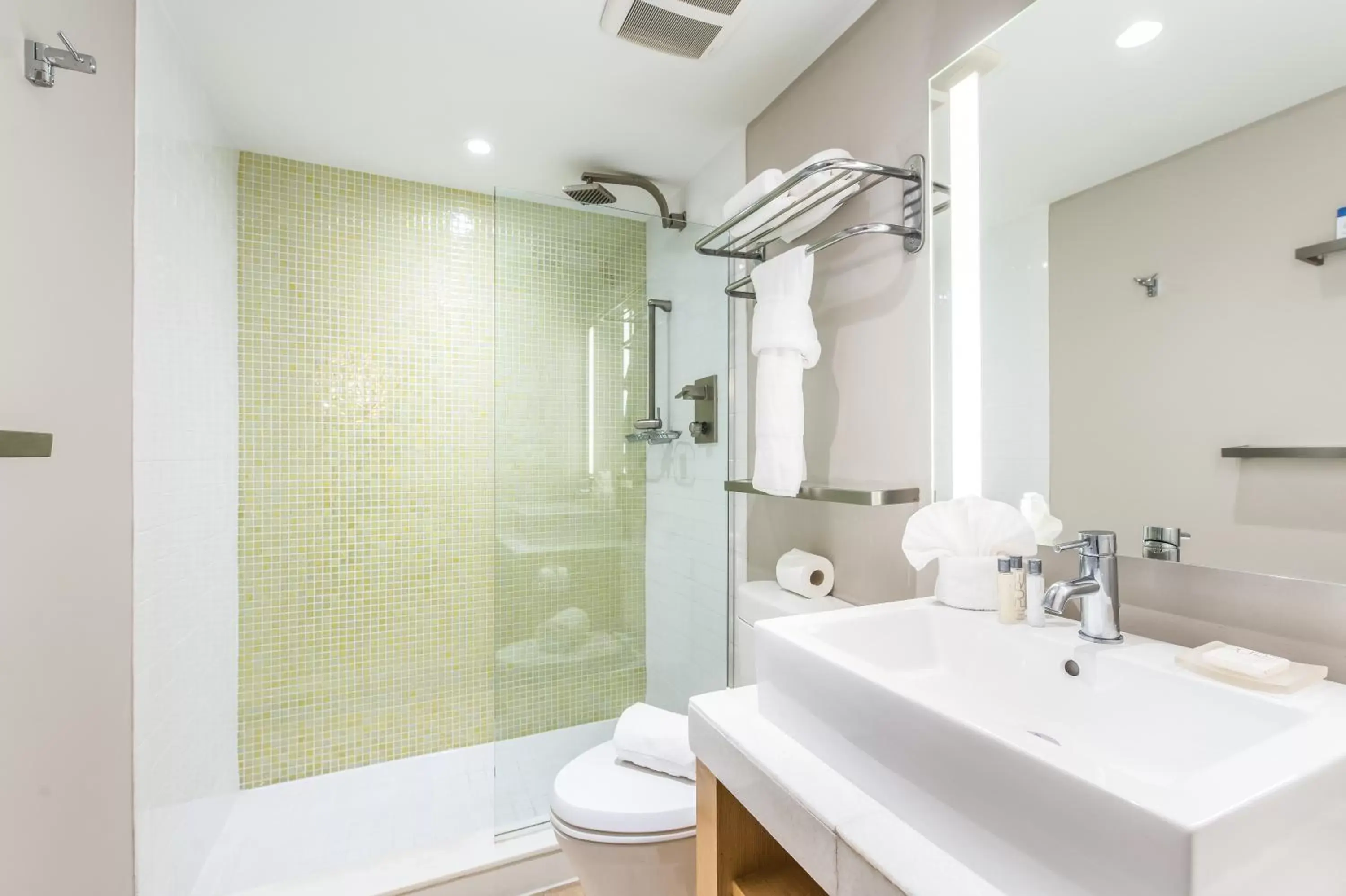 Standard King Room - Non Smoking in The Landon Bay Harbor-Miami Beach Standard King Room - Non Smoking in The Landon Bay Harbor-Miami Beach