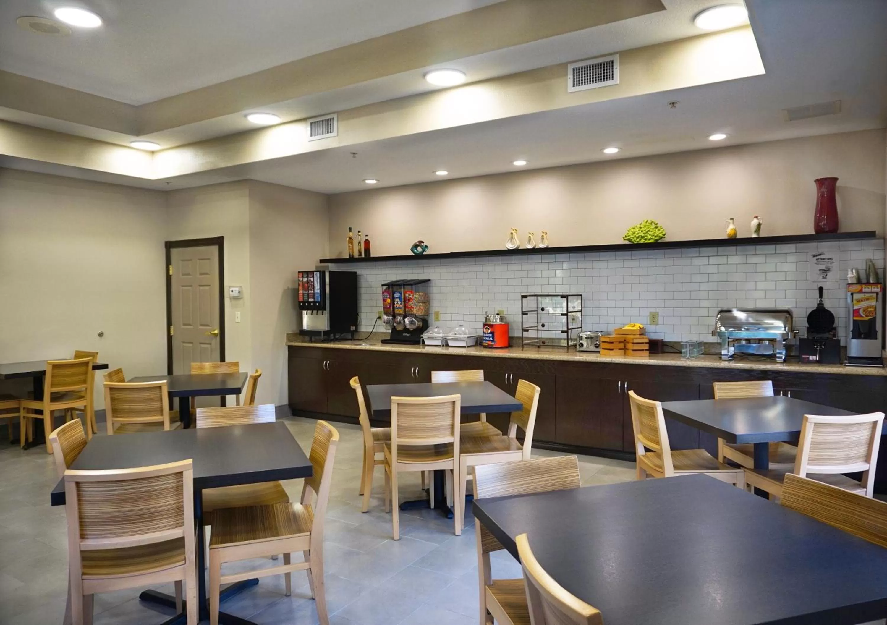 American breakfast in Country Inn & Suites by Radisson, Tampa-Brandon, FL